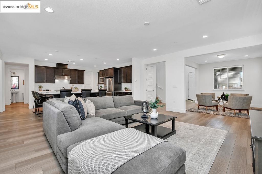 Detail Gallery Image 13 of 44 For 1051 Nighthawk Way, Brentwood,  CA 94513 - 5 Beds | 4/1 Baths