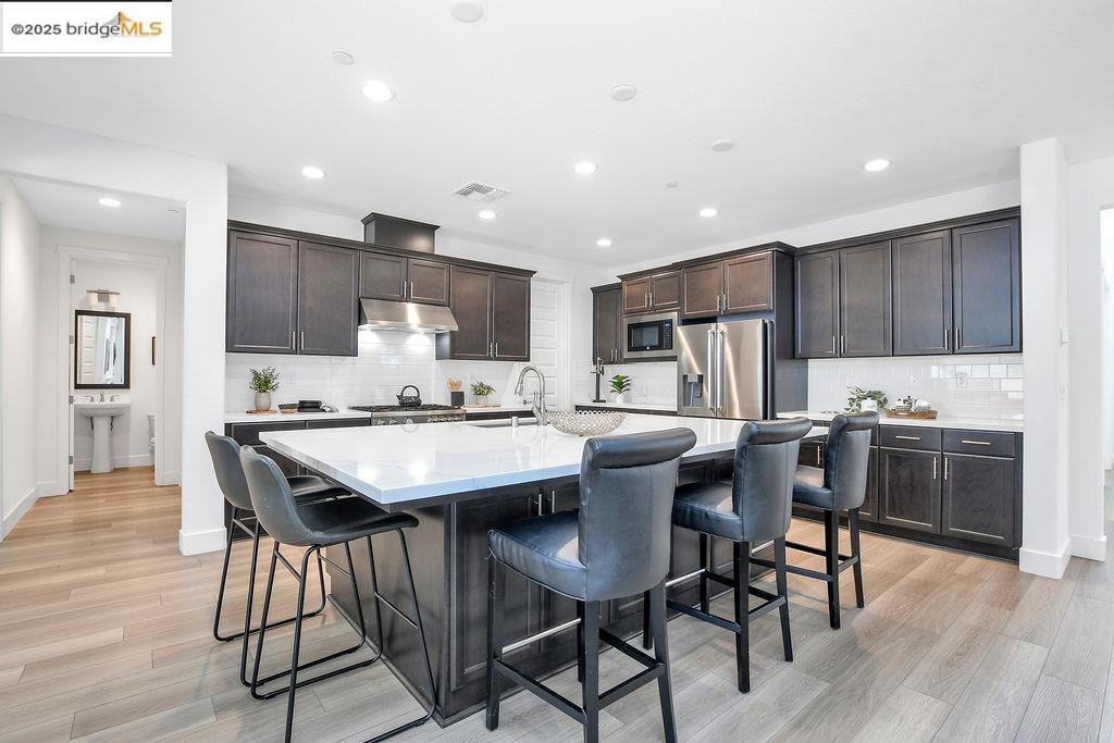 Detail Gallery Image 14 of 44 For 1051 Nighthawk Way, Brentwood,  CA 94513 - 5 Beds | 4/1 Baths