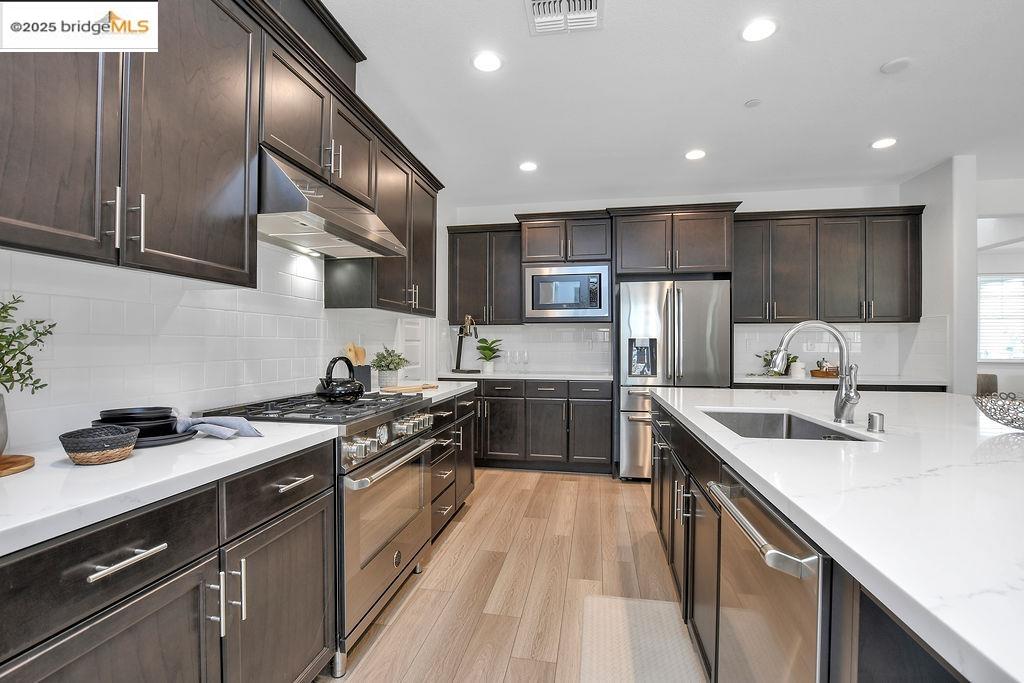 Detail Gallery Image 16 of 44 For 1051 Nighthawk Way, Brentwood,  CA 94513 - 5 Beds | 4/1 Baths