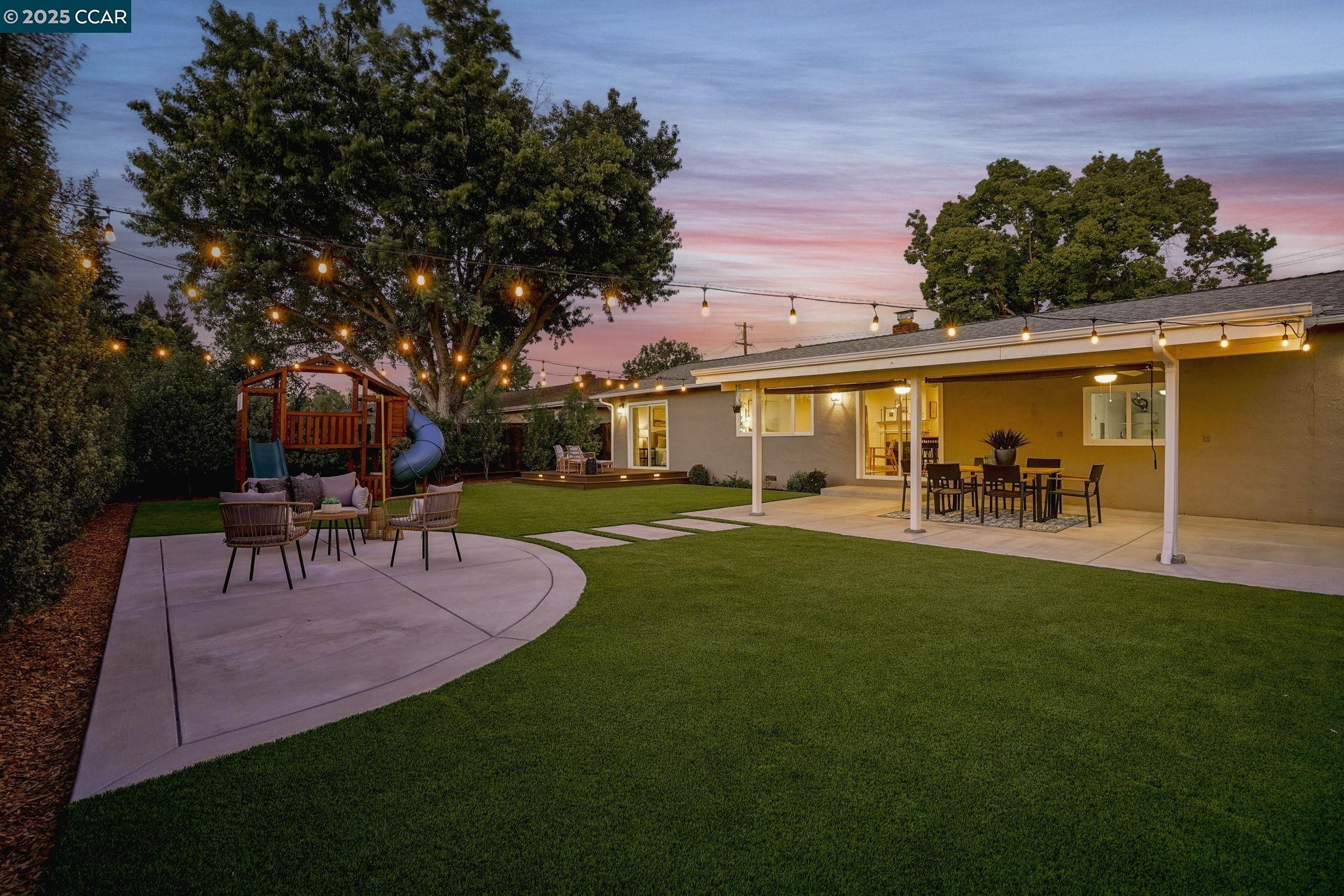 Detail Gallery Image 2 of 38 For 3937 Majestic Dr, Concord,  CA 94519-1213 - 3 Beds | 2 Baths