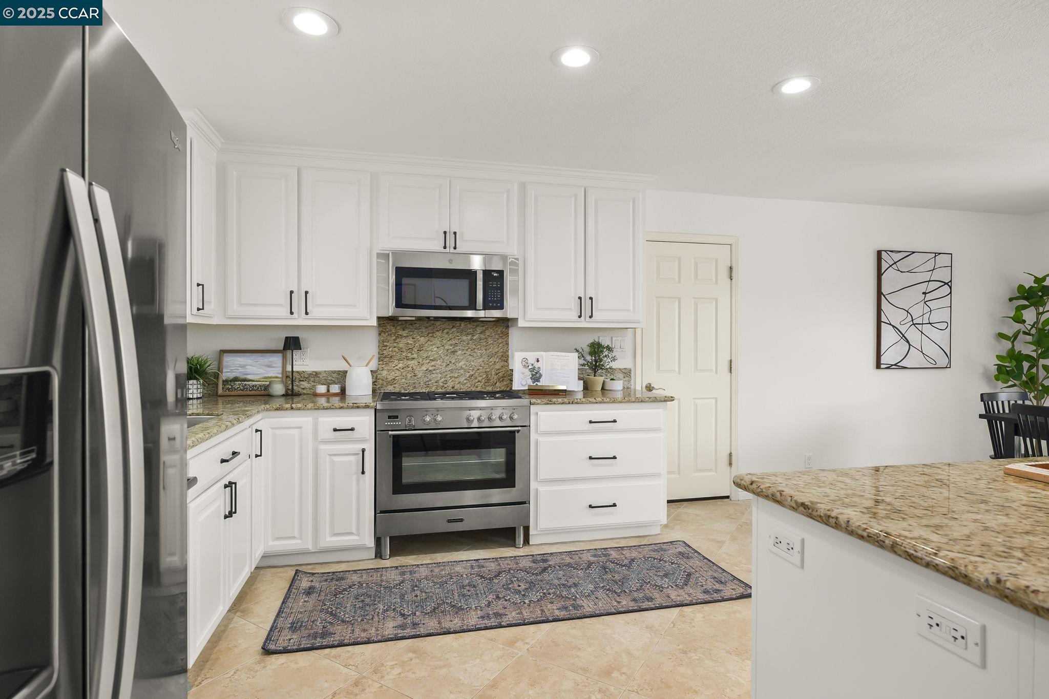 Detail Gallery Image 11 of 38 For 3937 Majestic Dr, Concord,  CA 94519-1213 - 3 Beds | 2 Baths