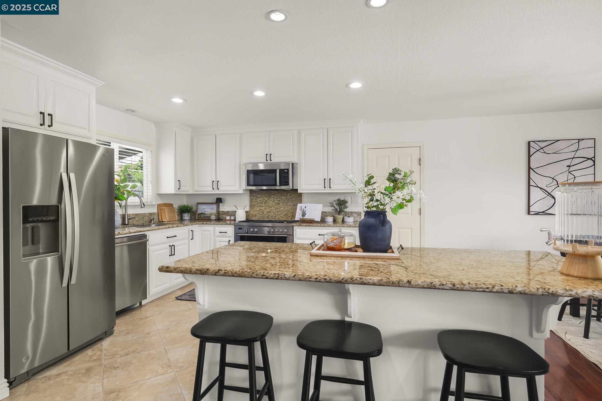 Detail Gallery Image 12 of 38 For 3937 Majestic Dr, Concord,  CA 94519-1213 - 3 Beds | 2 Baths