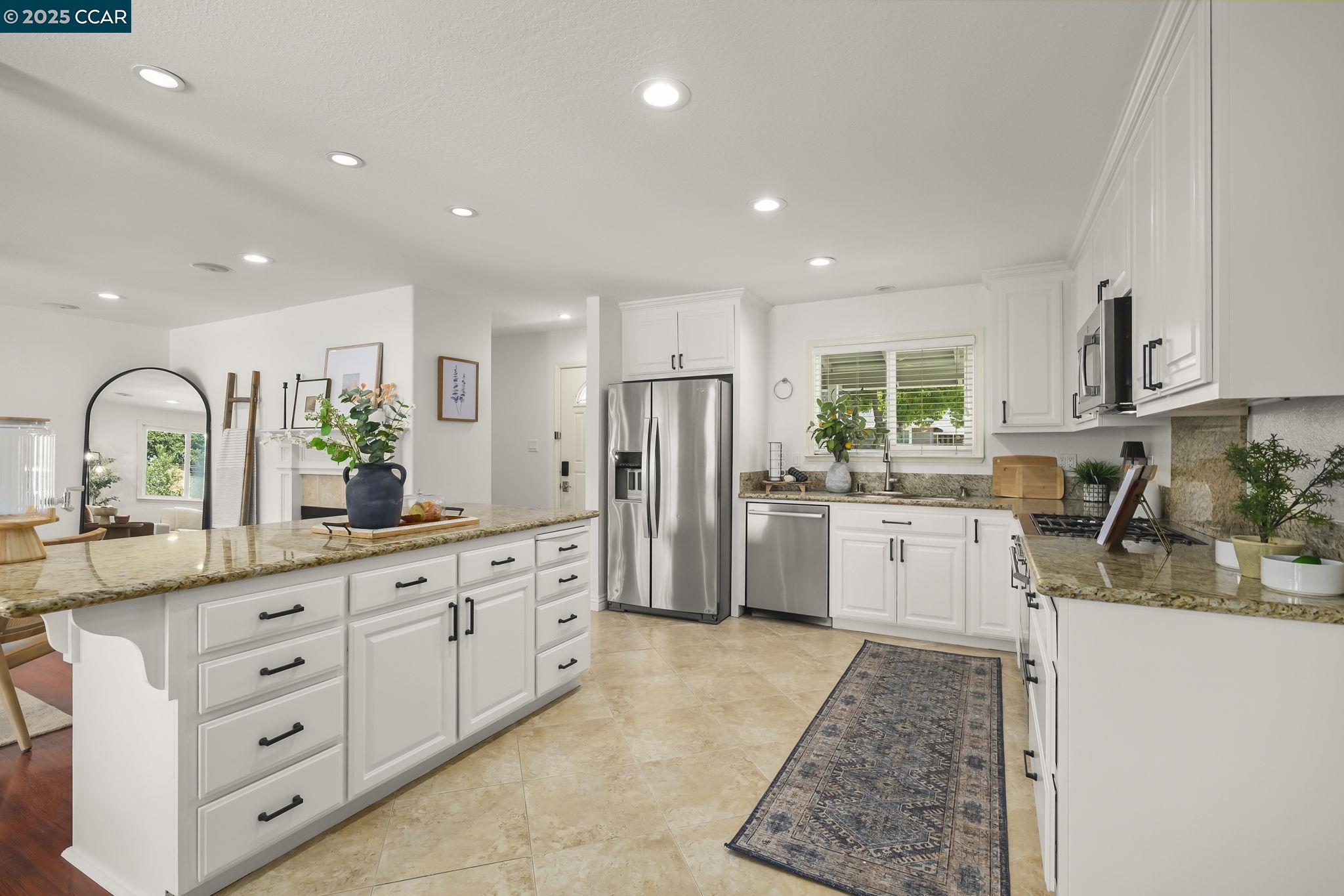 Detail Gallery Image 13 of 38 For 3937 Majestic Dr, Concord,  CA 94519-1213 - 3 Beds | 2 Baths