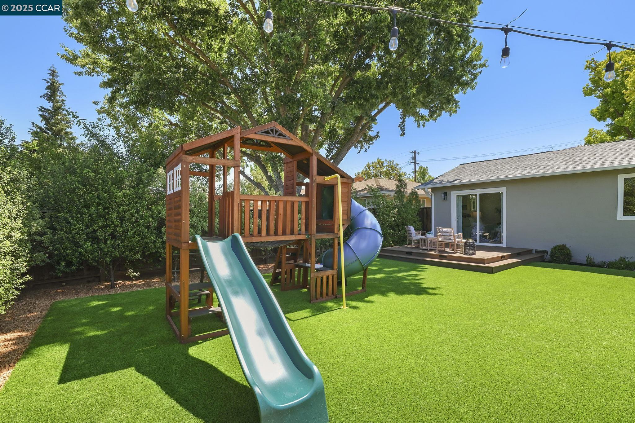 Detail Gallery Image 27 of 38 For 3937 Majestic Dr, Concord,  CA 94519-1213 - 3 Beds | 2 Baths