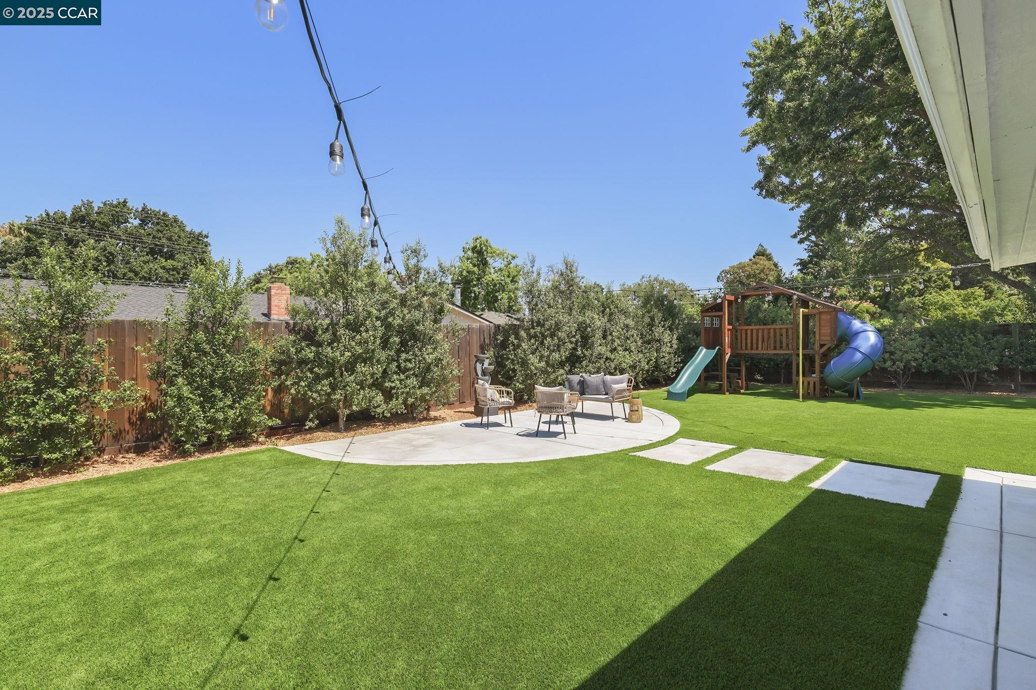 Detail Gallery Image 28 of 38 For 3937 Majestic Dr, Concord,  CA 94519-1213 - 3 Beds | 2 Baths
