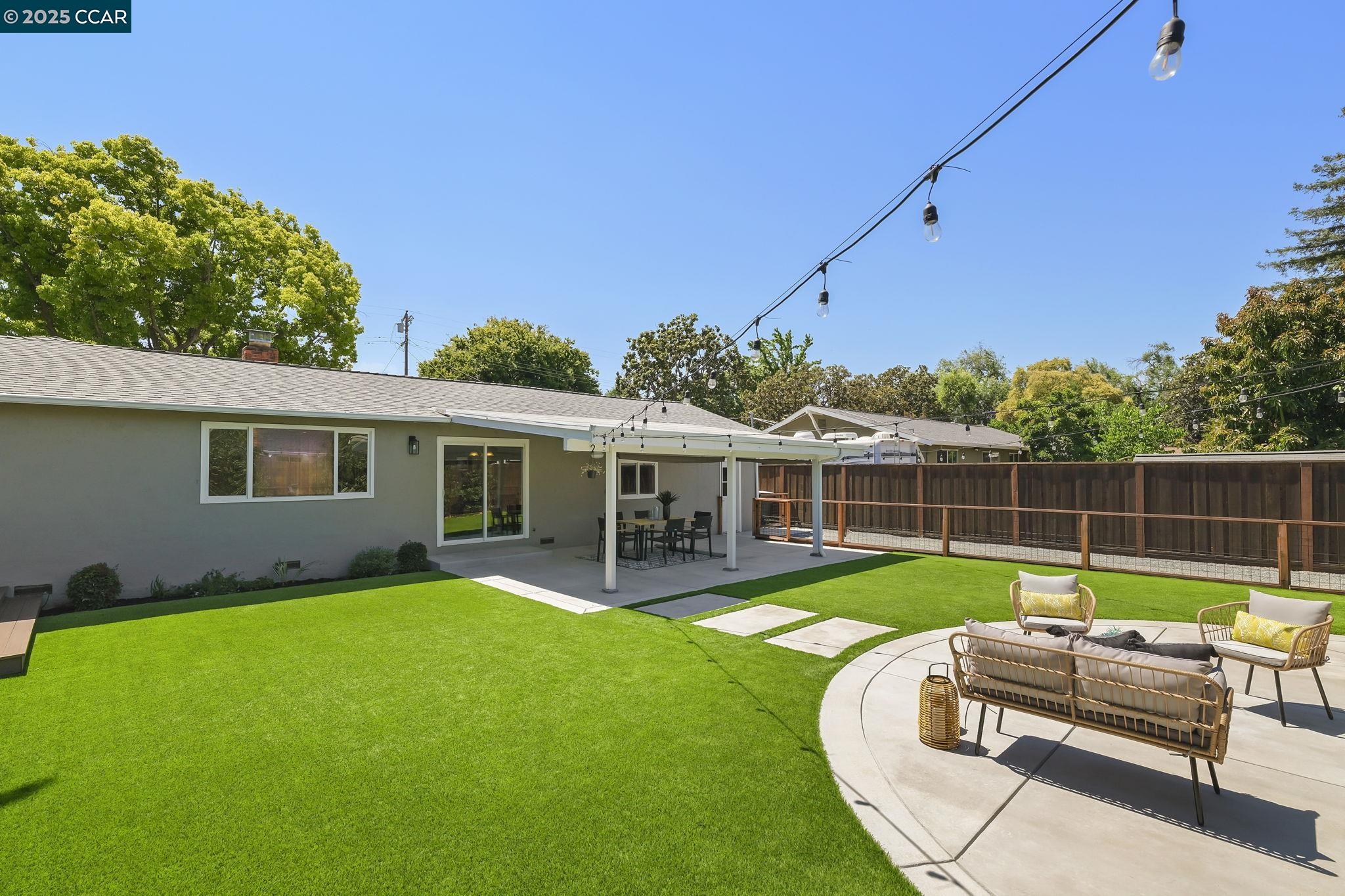 Detail Gallery Image 30 of 38 For 3937 Majestic Dr, Concord,  CA 94519-1213 - 3 Beds | 2 Baths