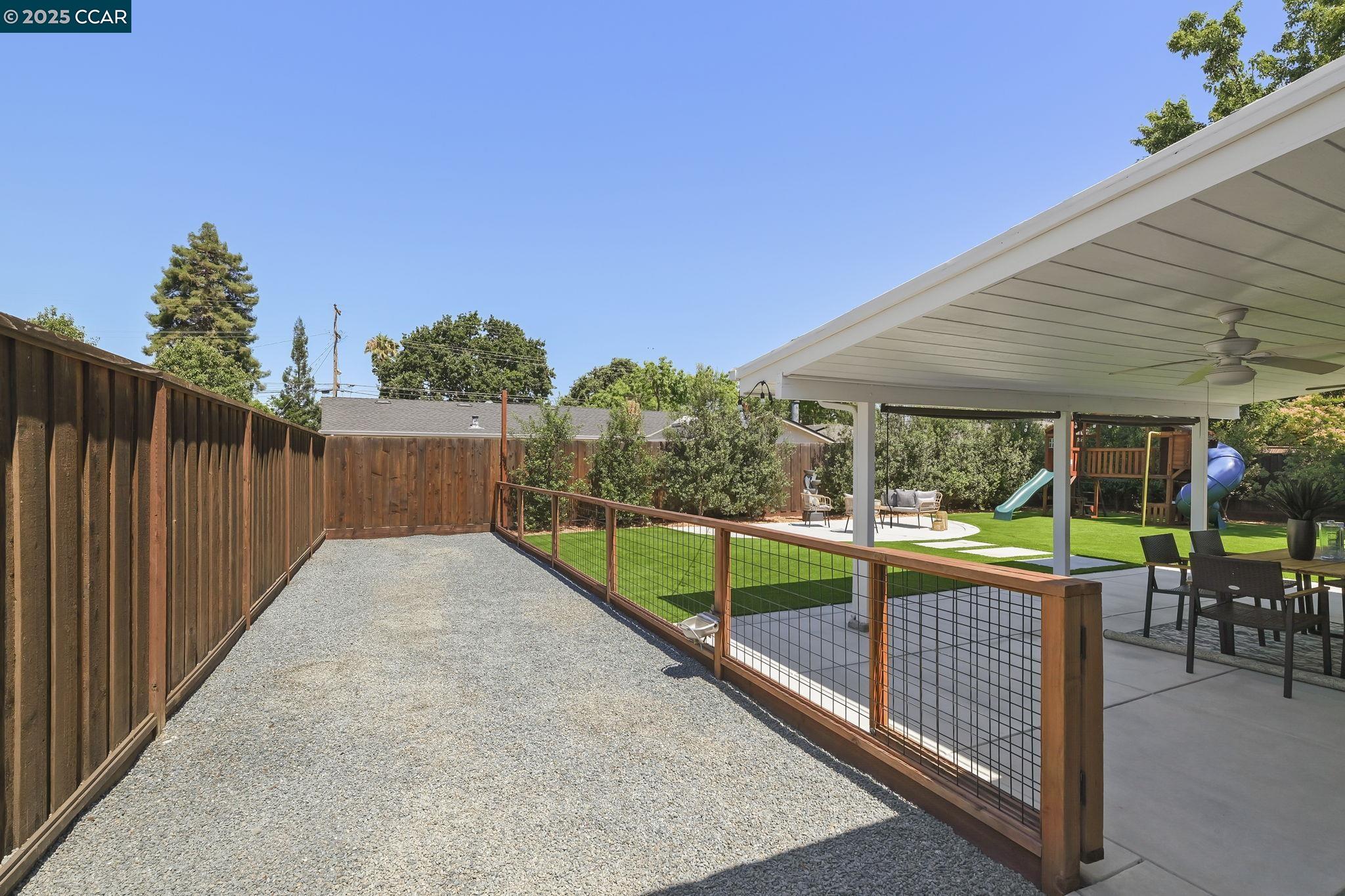 Detail Gallery Image 31 of 38 For 3937 Majestic Dr, Concord,  CA 94519-1213 - 3 Beds | 2 Baths