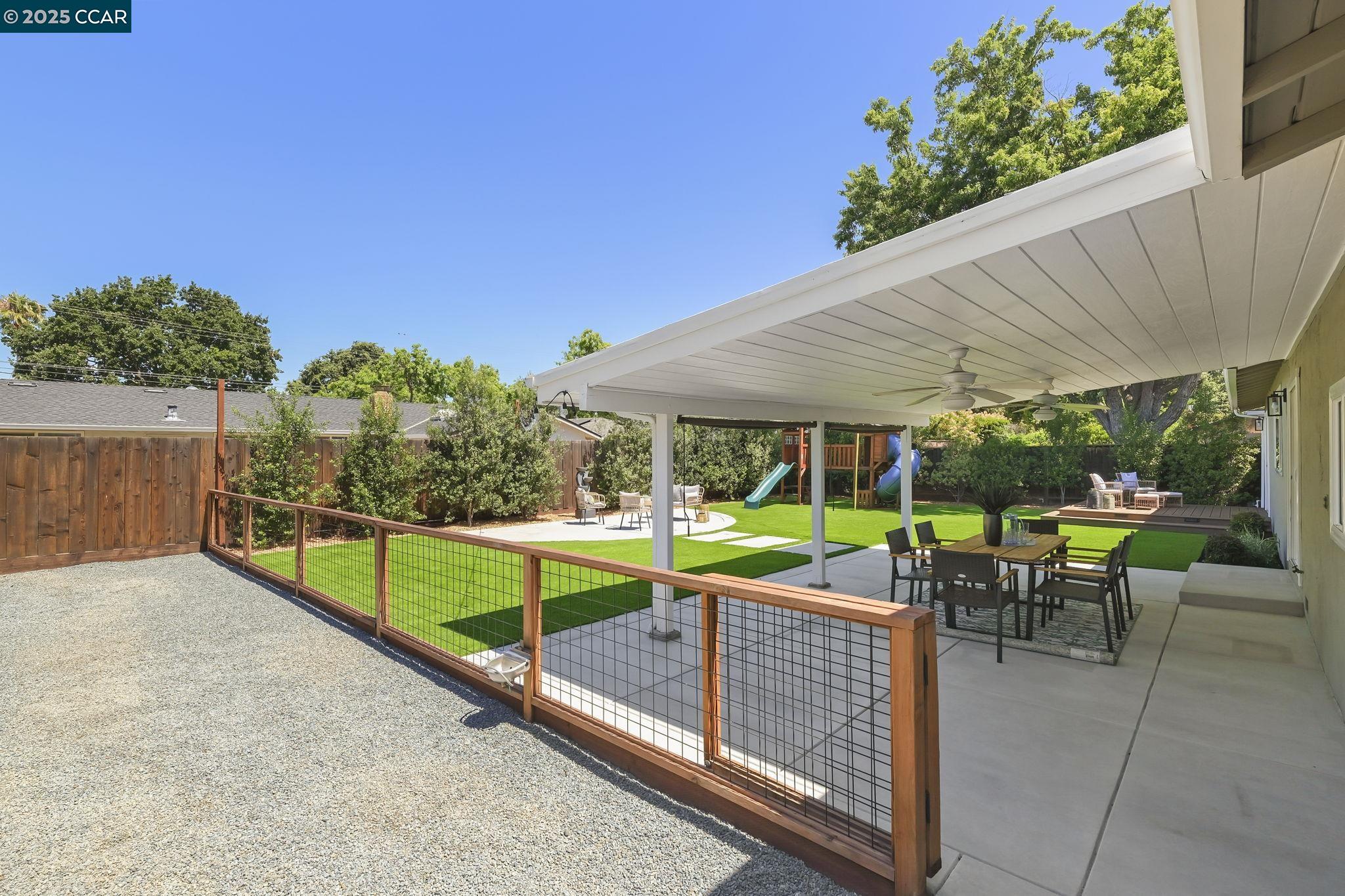 Detail Gallery Image 32 of 38 For 3937 Majestic Dr, Concord,  CA 94519-1213 - 3 Beds | 2 Baths