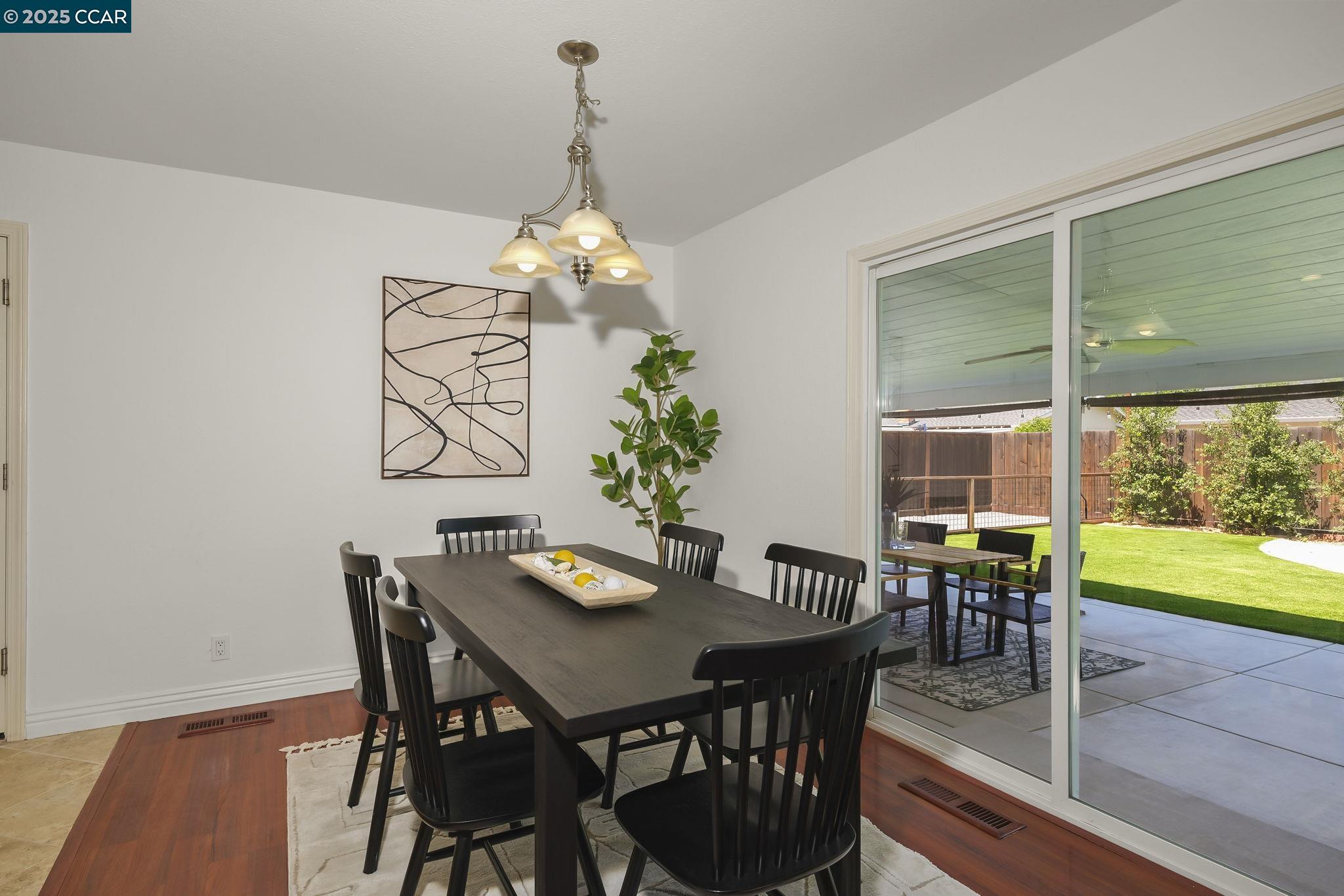 Detail Gallery Image 8 of 38 For 3937 Majestic Dr, Concord,  CA 94519-1213 - 3 Beds | 2 Baths