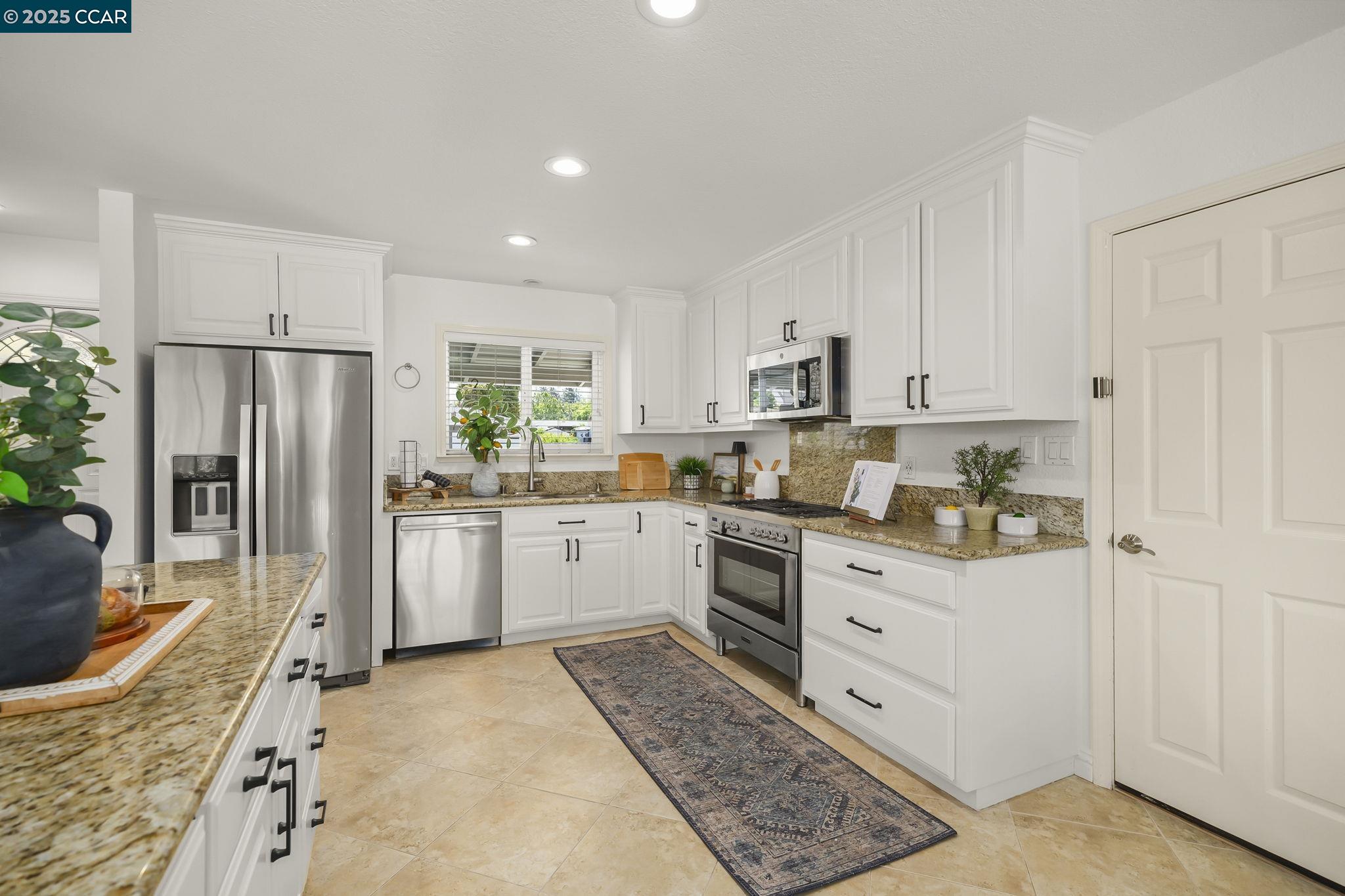 Detail Gallery Image 9 of 38 For 3937 Majestic Dr, Concord,  CA 94519-1213 - 3 Beds | 2 Baths