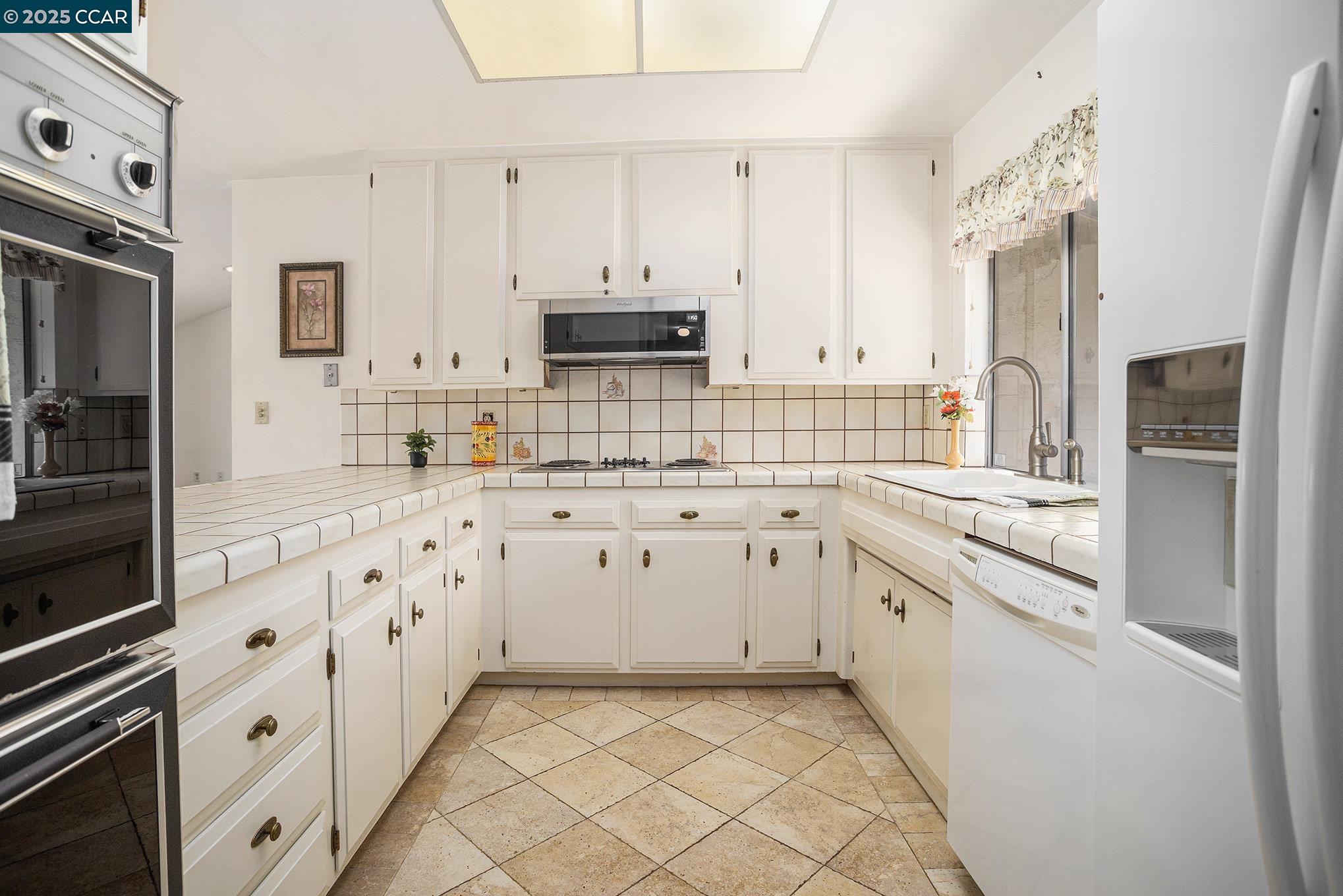 3323 Diablo Cir, Pinole, California 94564, 3 Bedrooms Bedrooms, 8 Rooms Rooms,2 BathroomsBathrooms,Residential,For Sale,3323 Diablo Cir,41105310