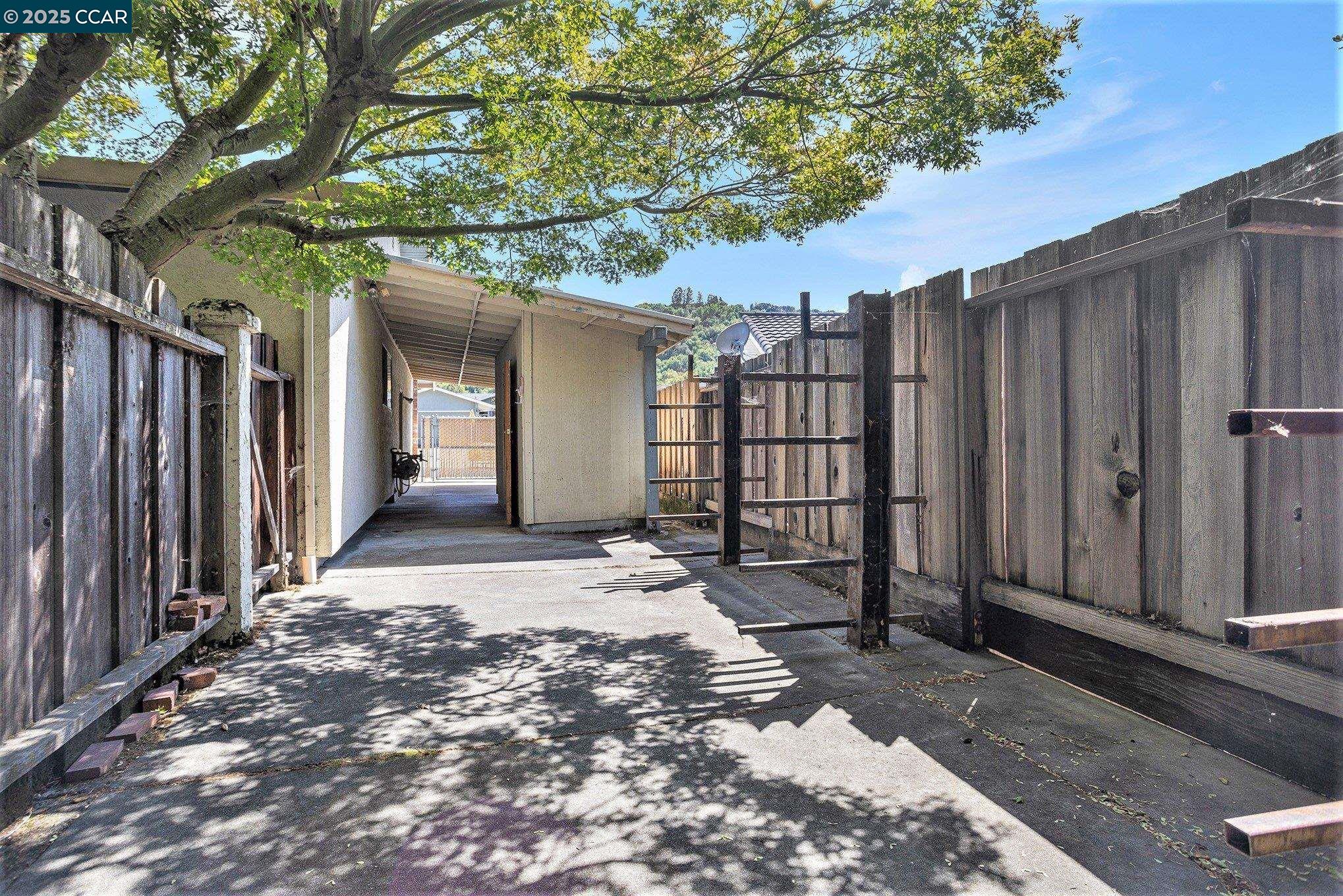 3323 Diablo Cir, Pinole, California 94564, 3 Bedrooms Bedrooms, 8 Rooms Rooms,2 BathroomsBathrooms,Residential,For Sale,3323 Diablo Cir,41105310