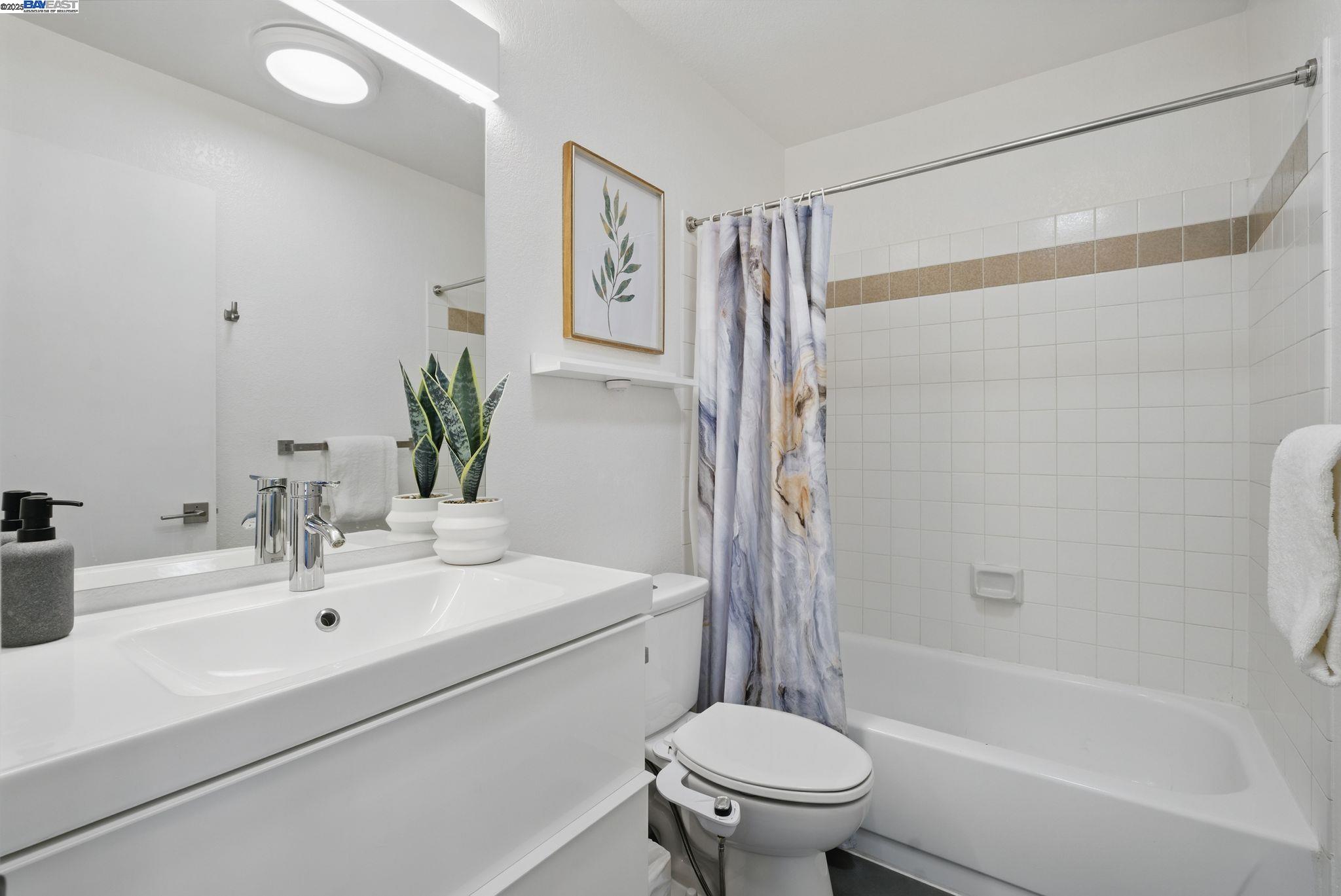 Detail Gallery Image 13 of 39 For 1246 Coyote Creek Pl, San Jose,  CA 95116 - 2 Beds | 2 Baths