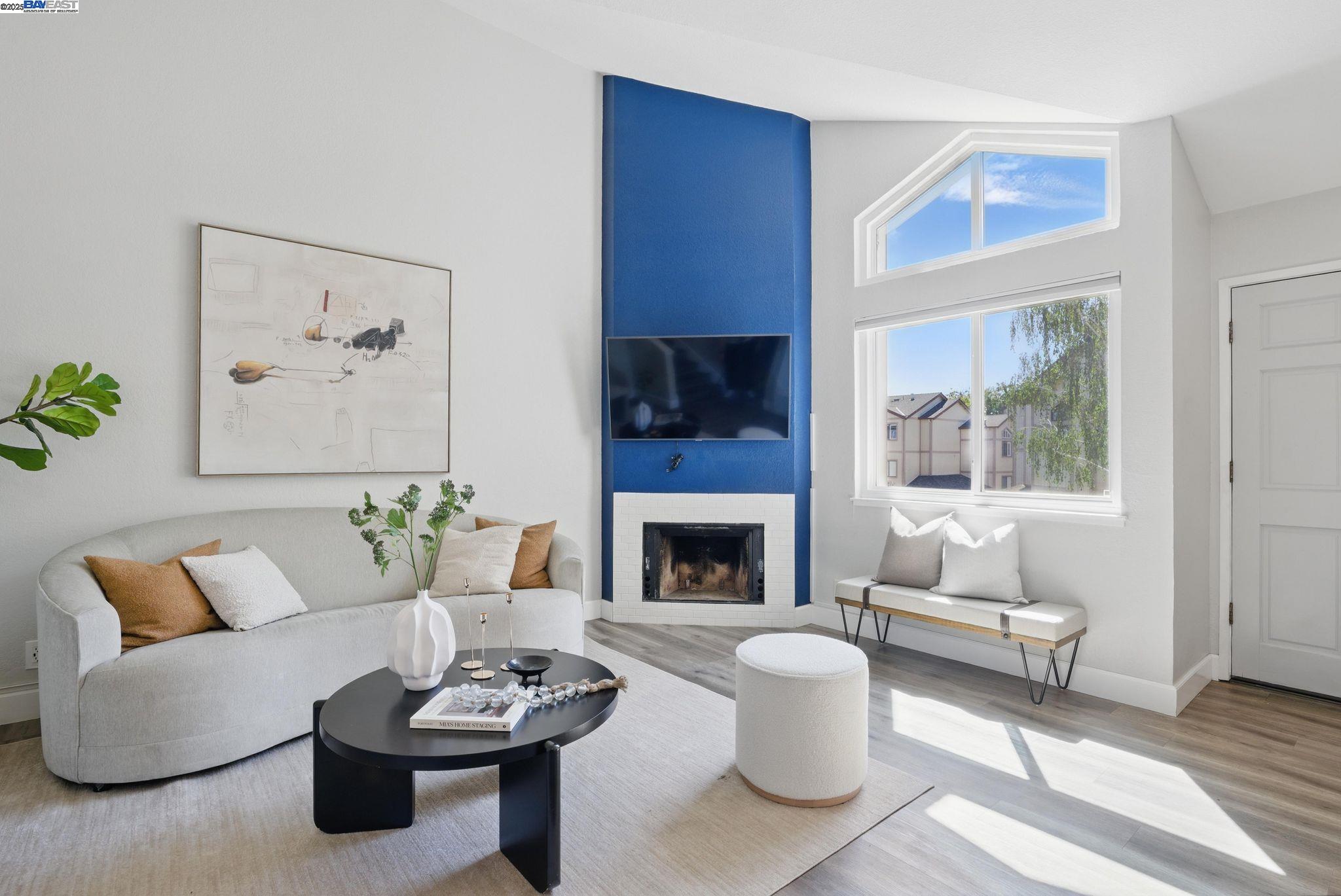 Detail Gallery Image 4 of 39 For 1246 Coyote Creek Pl, San Jose,  CA 95116 - 2 Beds | 2 Baths
