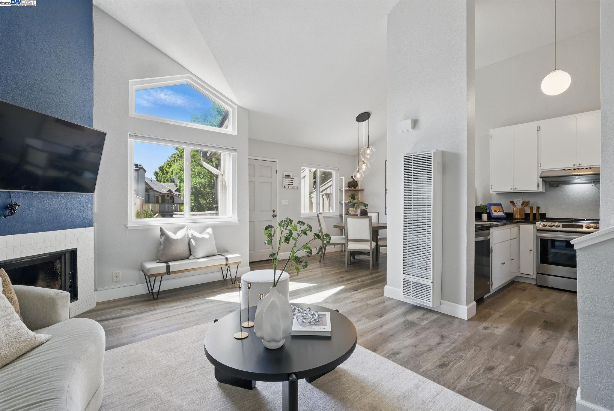 Detail Gallery Image 5 of 39 For 1246 Coyote Creek Pl, San Jose,  CA 95116 - 2 Beds | 2 Baths