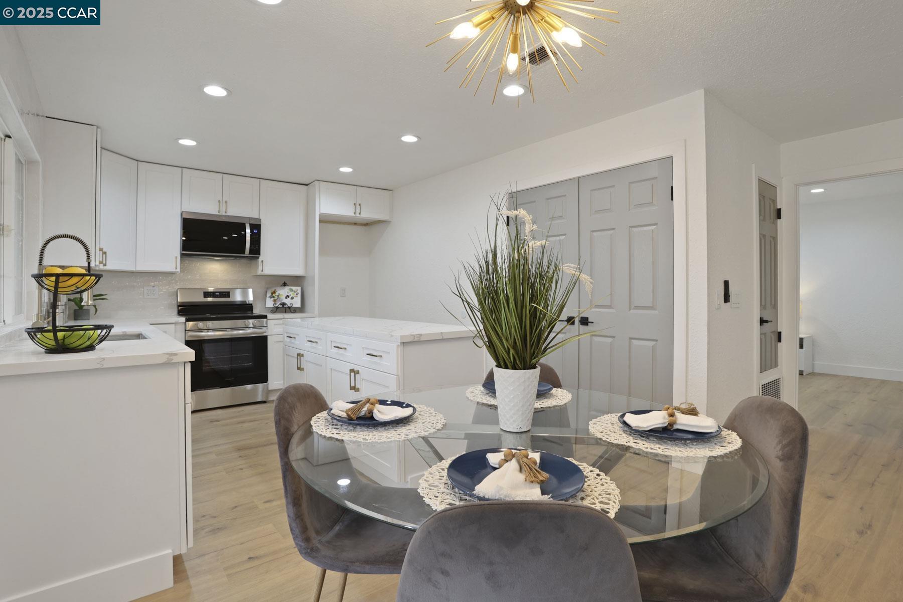 Detail Gallery Image 13 of 32 For 7833 Santa Barbara Drive, Rohnert Park,  CA 94928-4083 - 4 Beds | 2 Baths