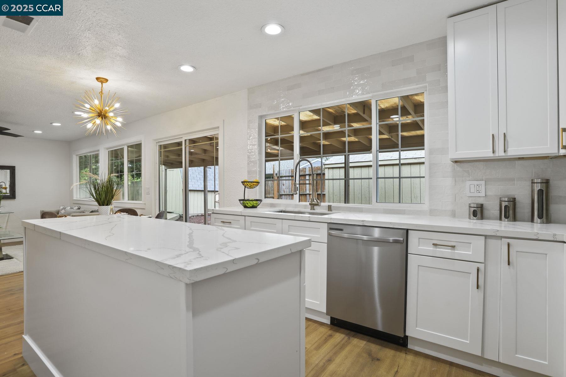 Detail Gallery Image 15 of 32 For 7833 Santa Barbara Drive, Rohnert Park,  CA 94928-4083 - 4 Beds | 2 Baths