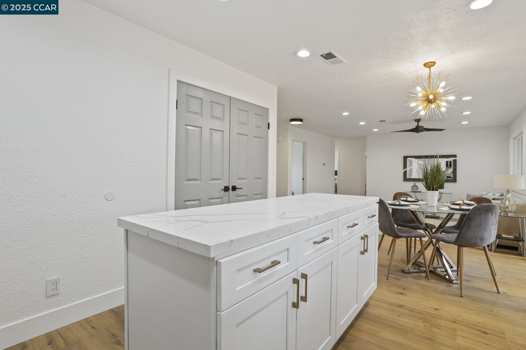 Detail Gallery Image 16 of 32 For 7833 Santa Barbara Drive, Rohnert Park,  CA 94928-4083 - 4 Beds | 2 Baths