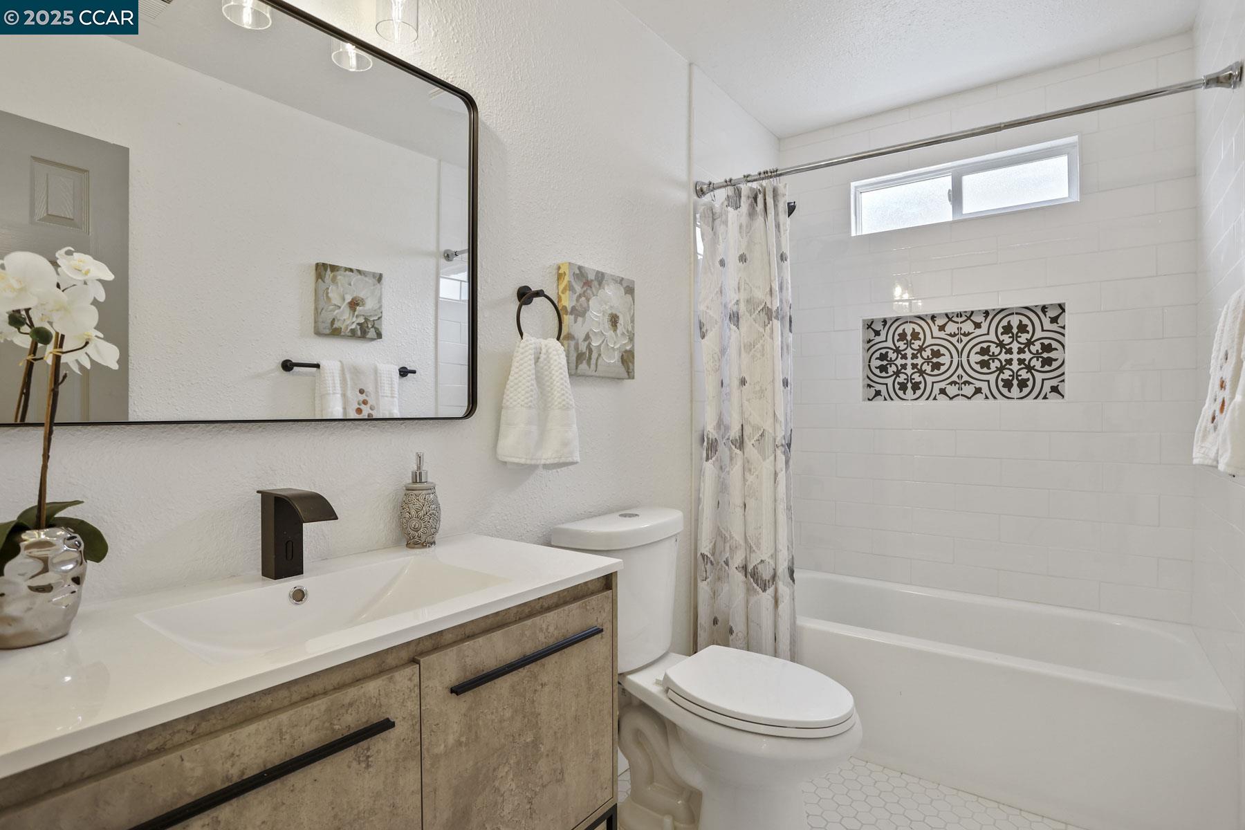 Detail Gallery Image 22 of 32 For 7833 Santa Barbara Drive, Rohnert Park,  CA 94928-4083 - 4 Beds | 2 Baths