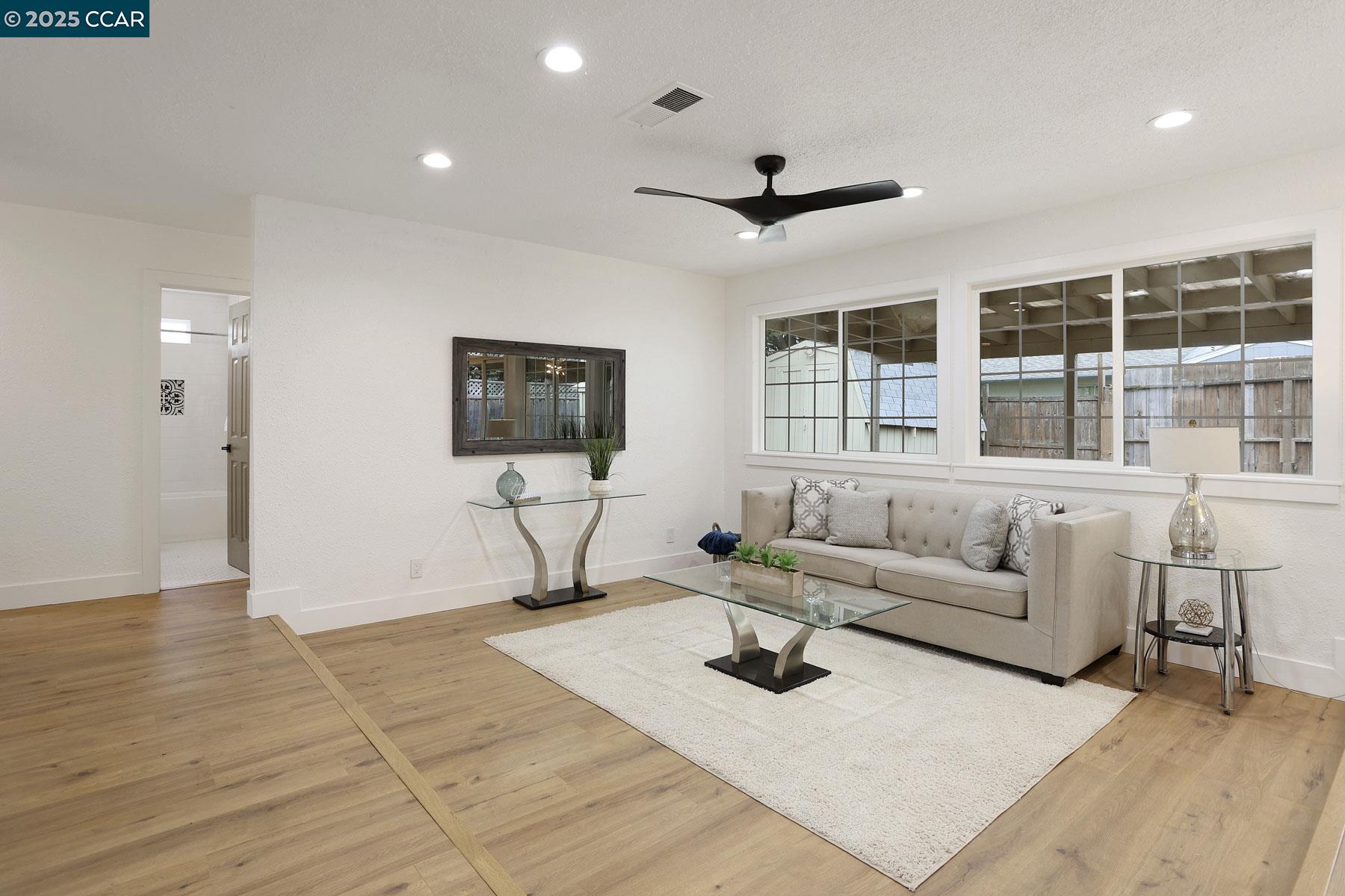Detail Gallery Image 8 of 32 For 7833 Santa Barbara Drive, Rohnert Park,  CA 94928-4083 - 4 Beds | 2 Baths