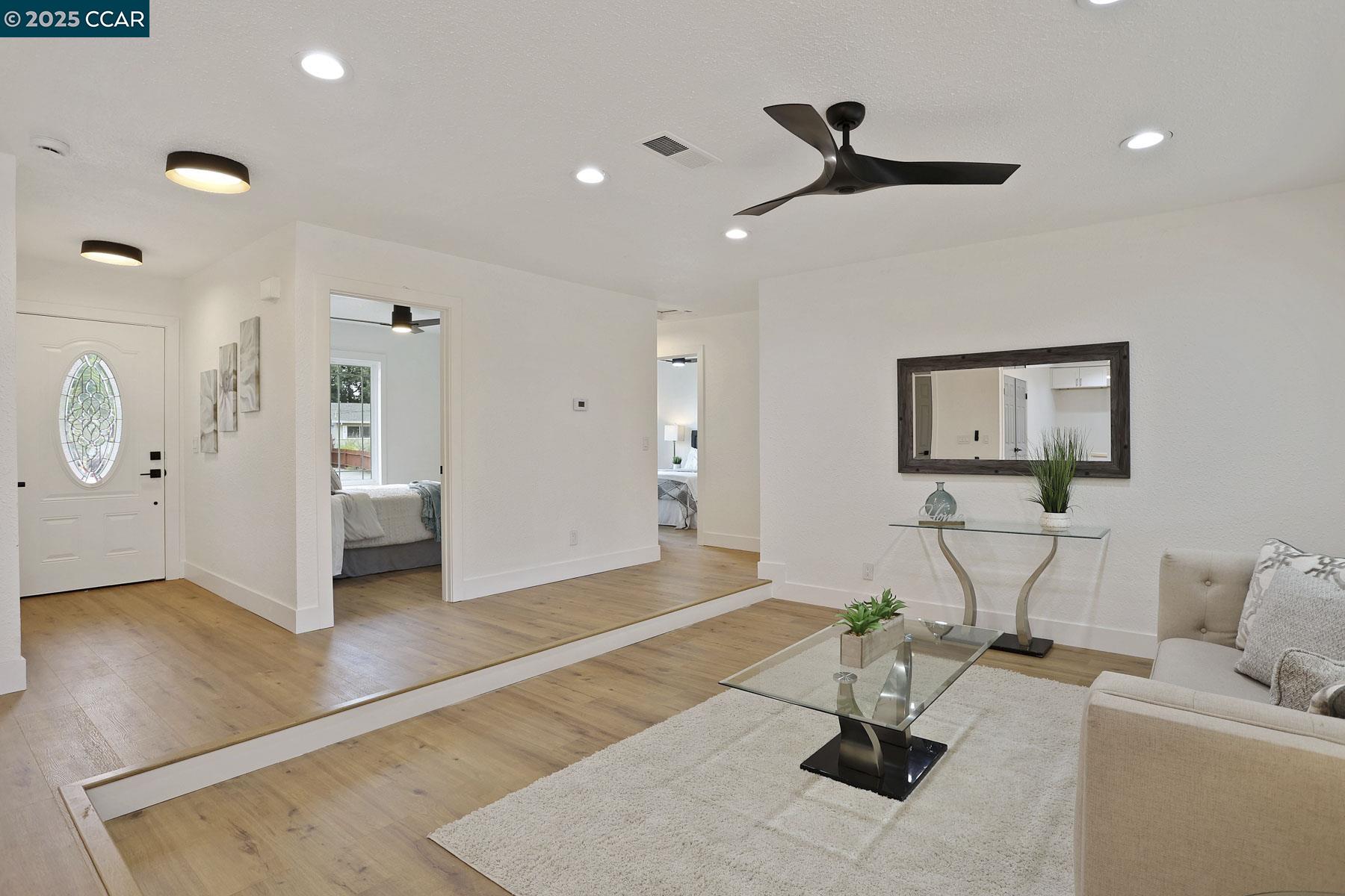 Detail Gallery Image 9 of 32 For 7833 Santa Barbara Drive, Rohnert Park,  CA 94928-4083 - 4 Beds | 2 Baths