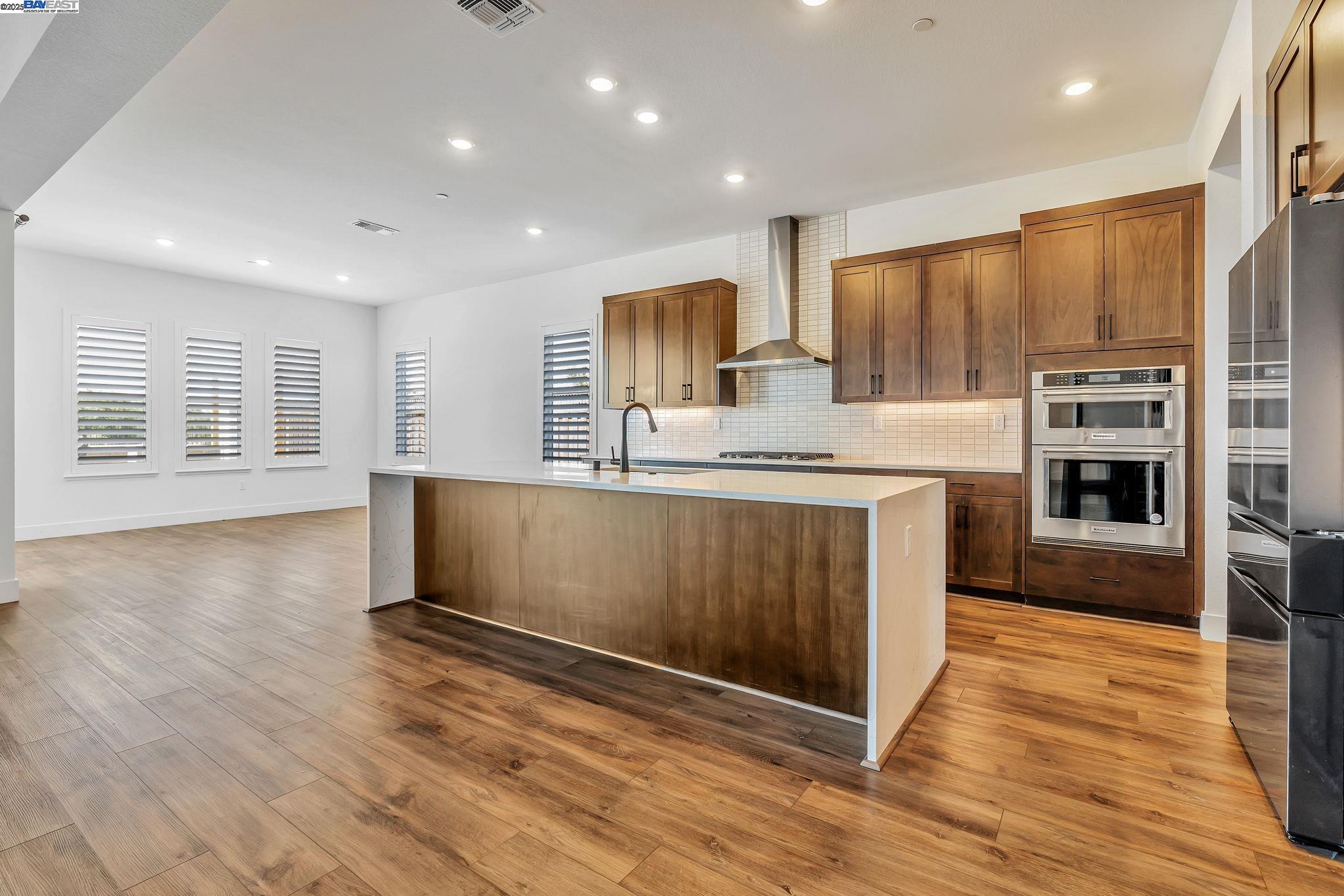 Detail Gallery Image 11 of 60 For 665 River Bend Dr, Lathrop,  CA 95330 - 6 Beds | 6/1 Baths