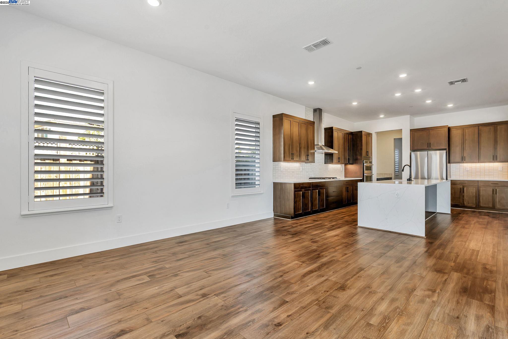 Detail Gallery Image 14 of 60 For 665 River Bend Dr, Lathrop,  CA 95330 - 6 Beds | 6/1 Baths