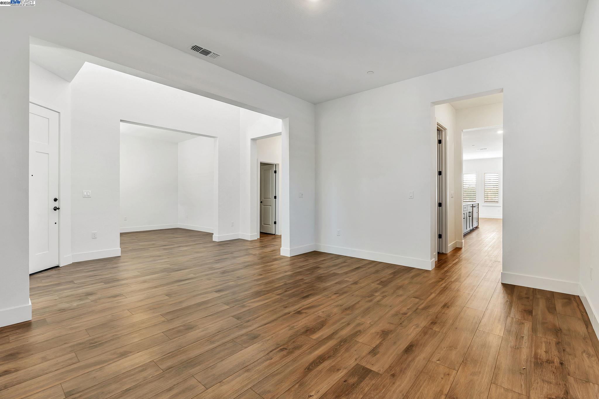 Detail Gallery Image 22 of 60 For 665 River Bend Dr, Lathrop,  CA 95330 - 6 Beds | 6/1 Baths