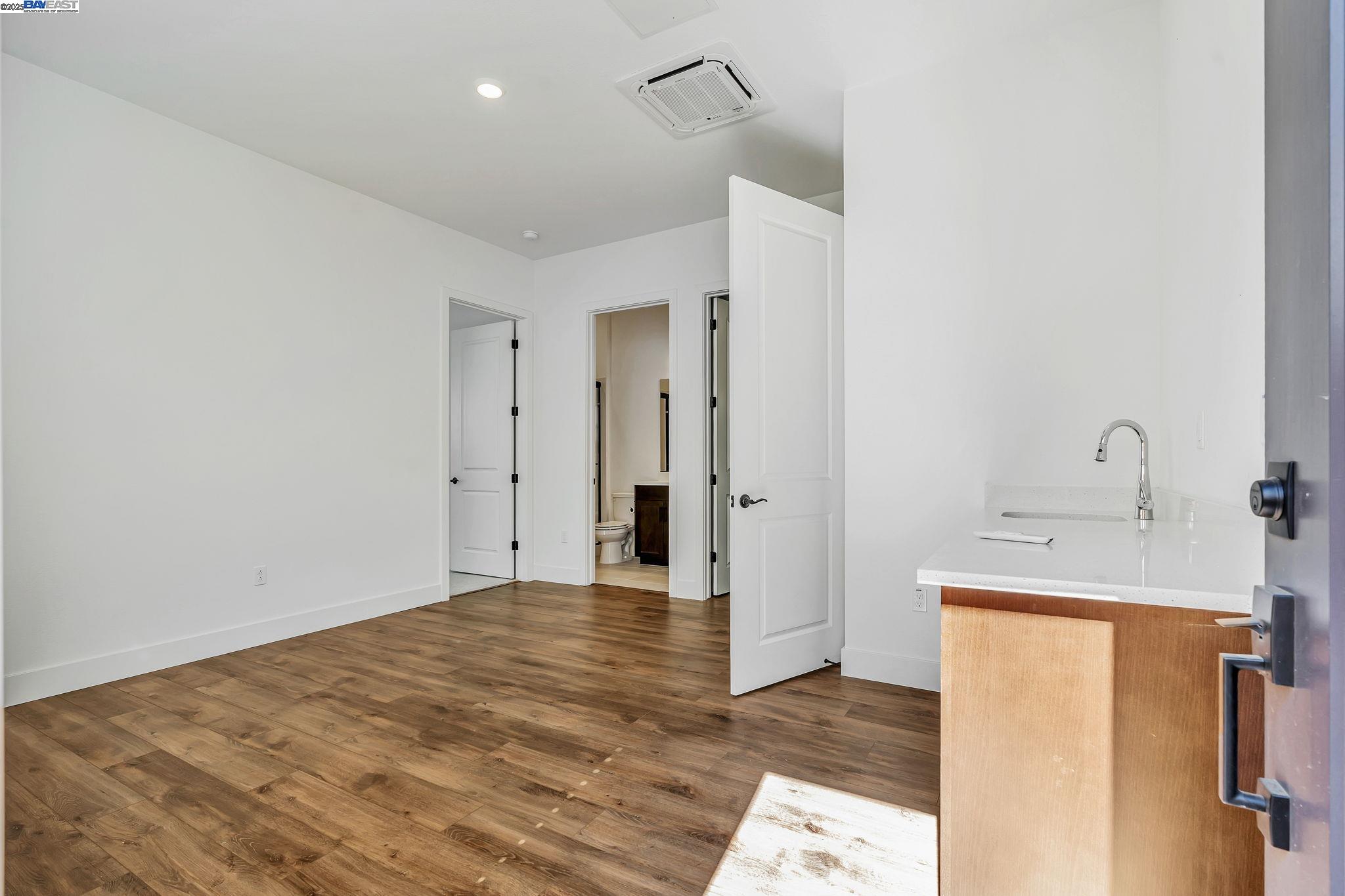 Detail Gallery Image 32 of 60 For 665 River Bend Dr, Lathrop,  CA 95330 - 6 Beds | 6/1 Baths