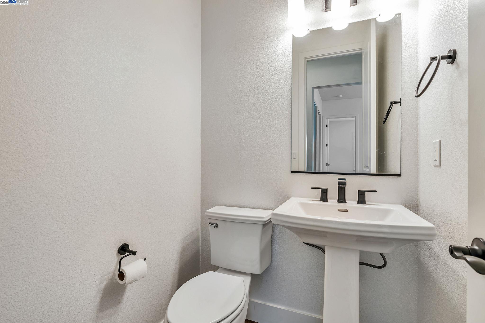 Detail Gallery Image 45 of 60 For 665 River Bend Dr, Lathrop,  CA 95330 - 6 Beds | 6/1 Baths