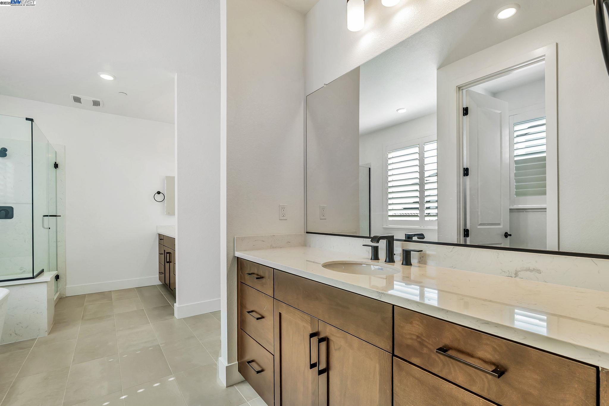 Detail Gallery Image 50 of 60 For 665 River Bend Dr, Lathrop,  CA 95330 - 6 Beds | 6/1 Baths