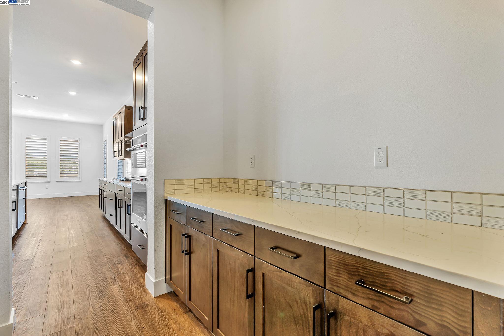 Detail Gallery Image 9 of 60 For 665 River Bend Dr, Lathrop,  CA 95330 - 6 Beds | 6/1 Baths