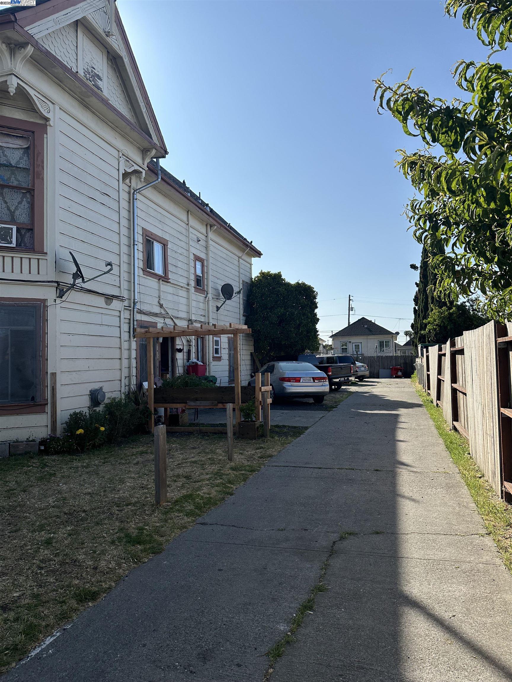 1538 39th Avenue, Oakland, California 94601, ,Residential Income,For Sale,1538 39th Avenue,41105325