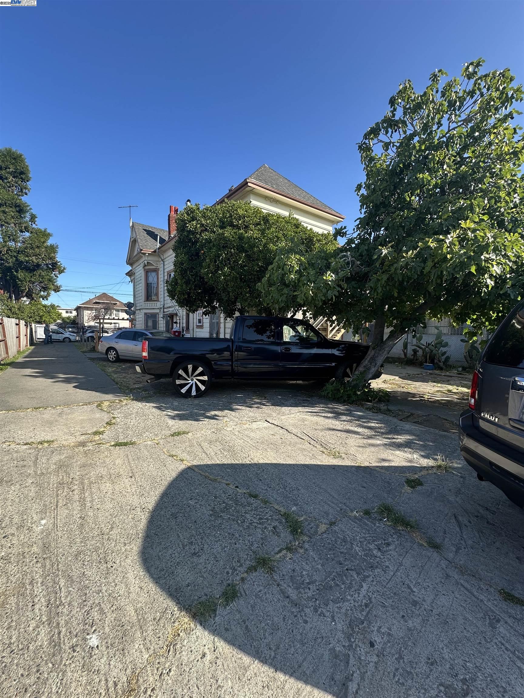1538 39th Avenue, Oakland, California 94601, ,Residential Income,For Sale,1538 39th Avenue,41105325