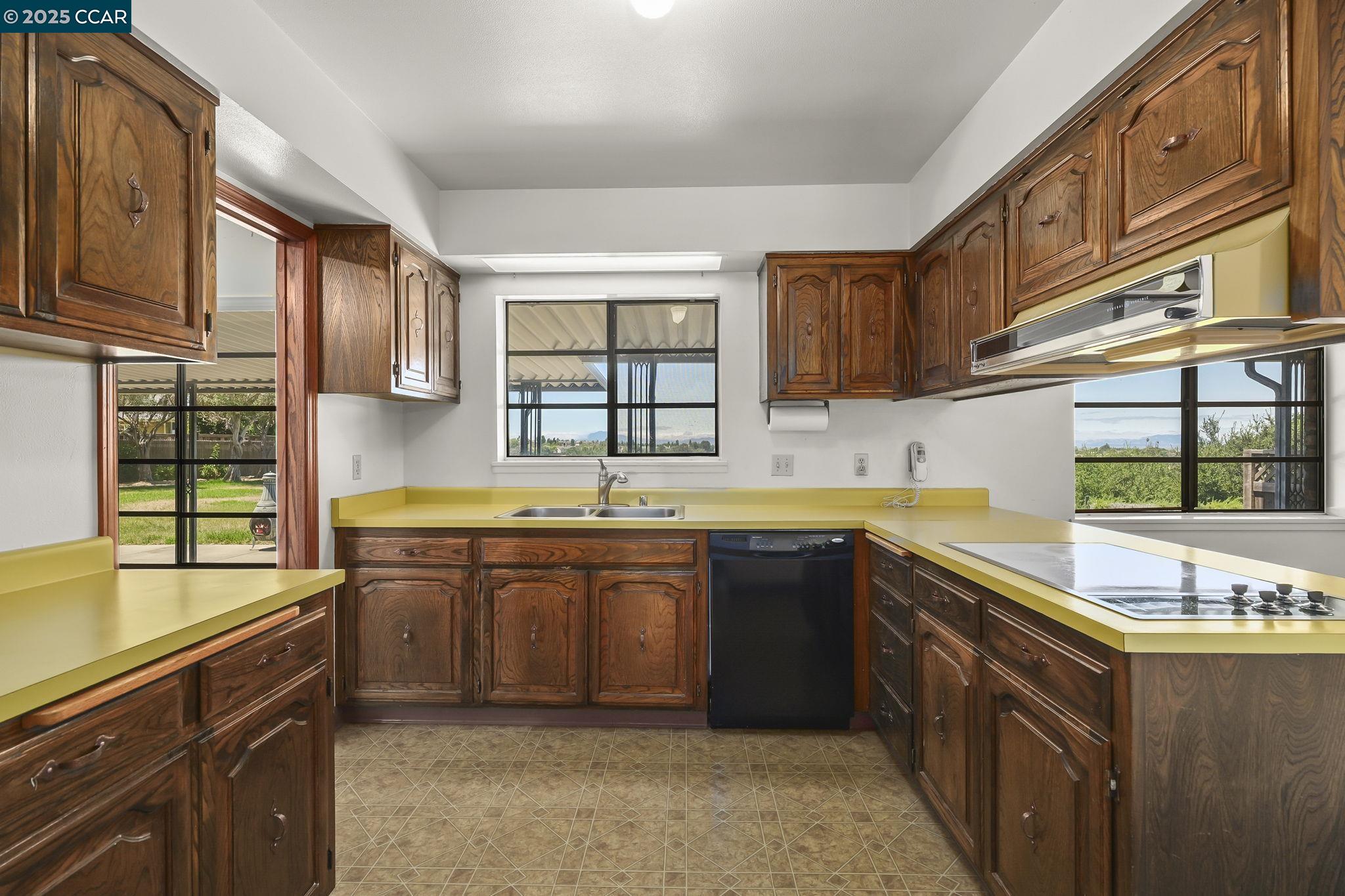 801 Laurel Ct, Rodeo, California 94572, 4 Bedrooms Bedrooms, 9 Rooms Rooms,3 BathroomsBathrooms,Residential,For Sale,801 Laurel Ct,41105326