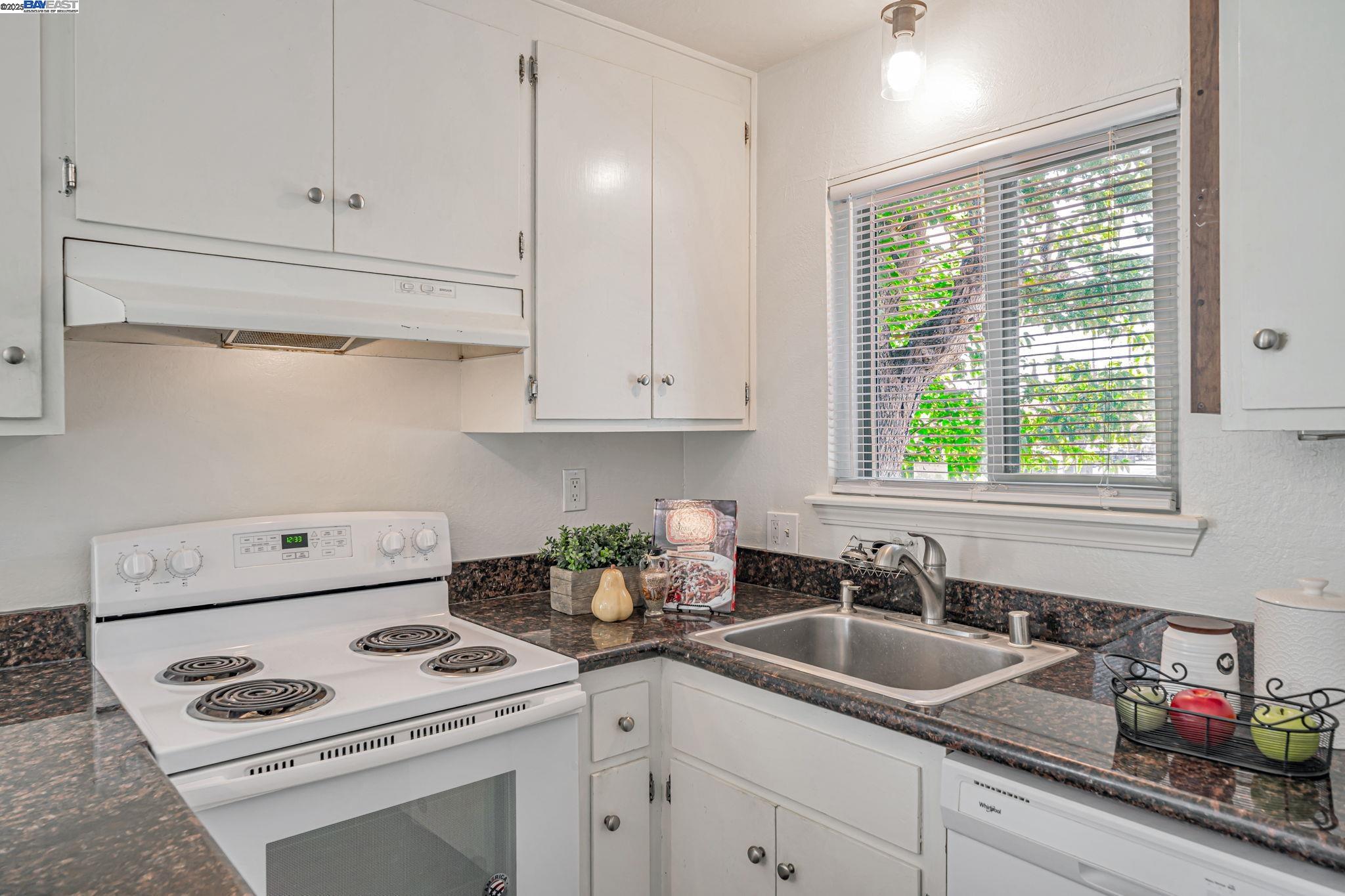 8629 Beverly Lane, Dublin, California 94568, ,Residential Income,For Sale,8629 Beverly Lane,41105328