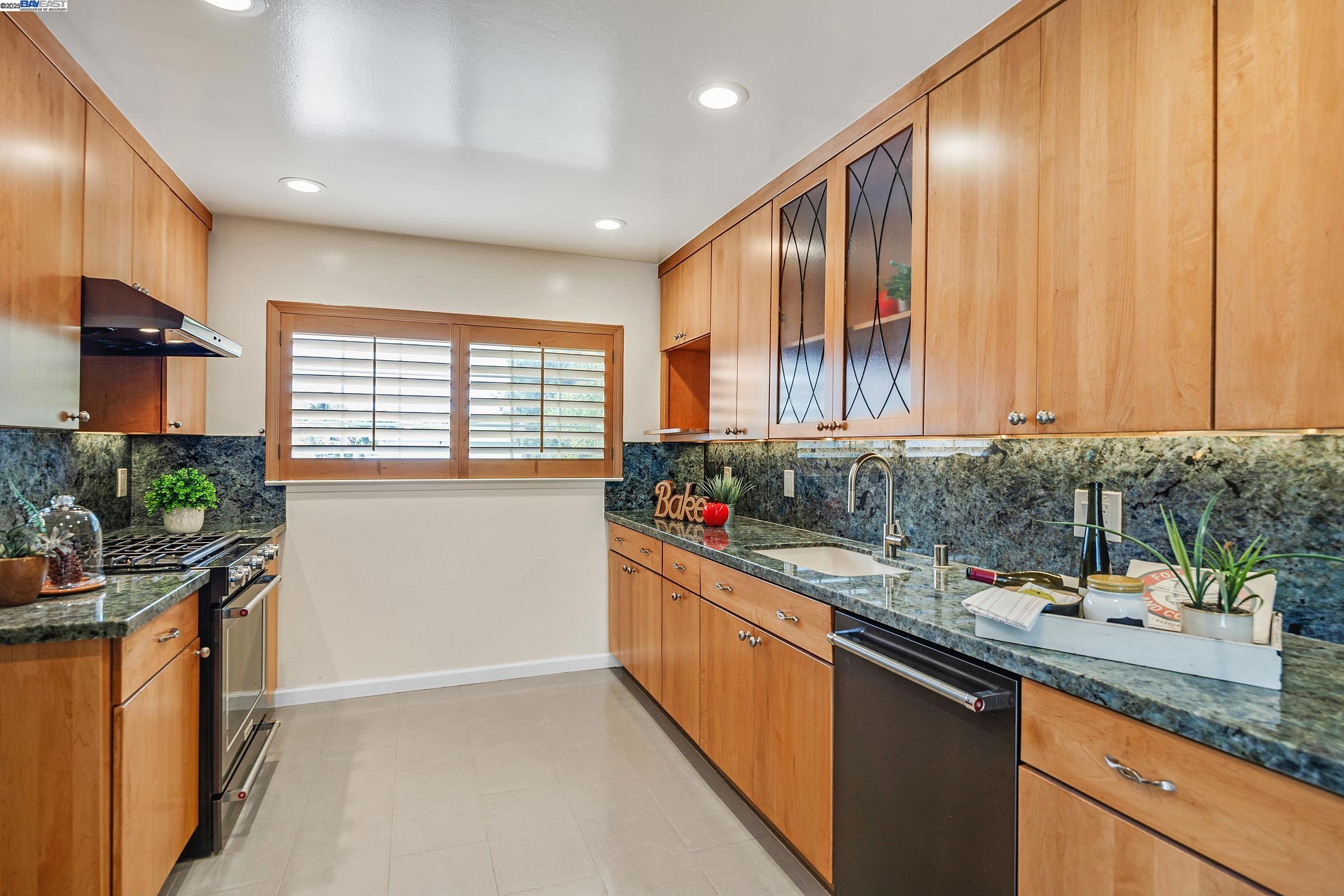2973 Groom Dr, Richmond, California 94806, 3 Bedrooms Bedrooms, 6 Rooms Rooms,2 BathroomsBathrooms,Residential,For Sale,2973 Groom Dr,41105329