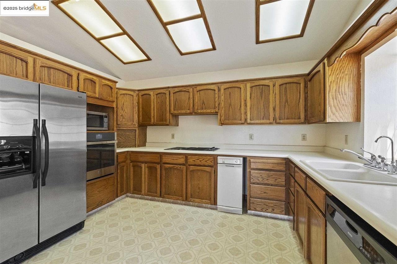 16620 Charles Otter Drive, Sonora, California 95370, 3 Bedrooms Bedrooms, 10 Rooms Rooms,2 BathroomsBathrooms,Residential,For Sale,16620 Charles Otter Drive,41105331