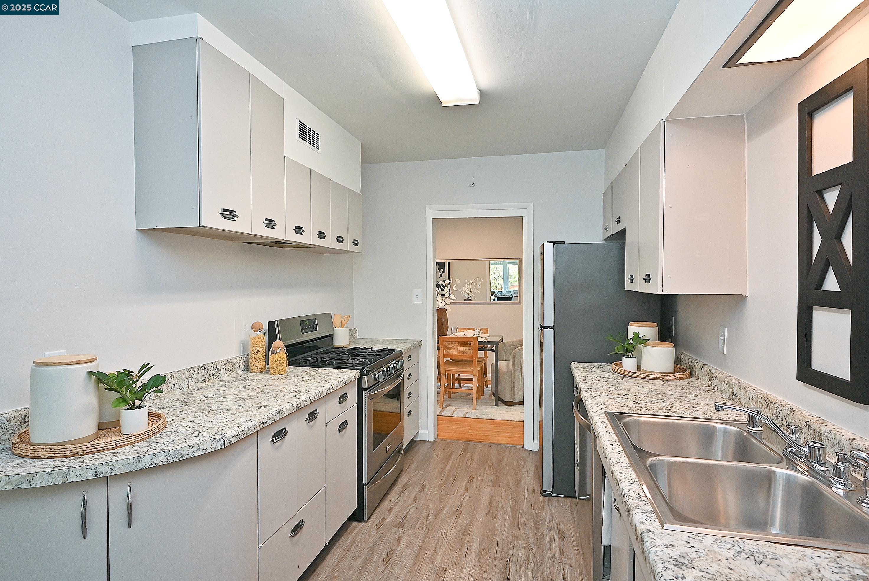 10 Westminster Place, Lafayette, California 94549, 4 Bedrooms Bedrooms, 8 Rooms Rooms,2 BathroomsBathrooms,Residential,For Sale,10 Westminster Place,41105333