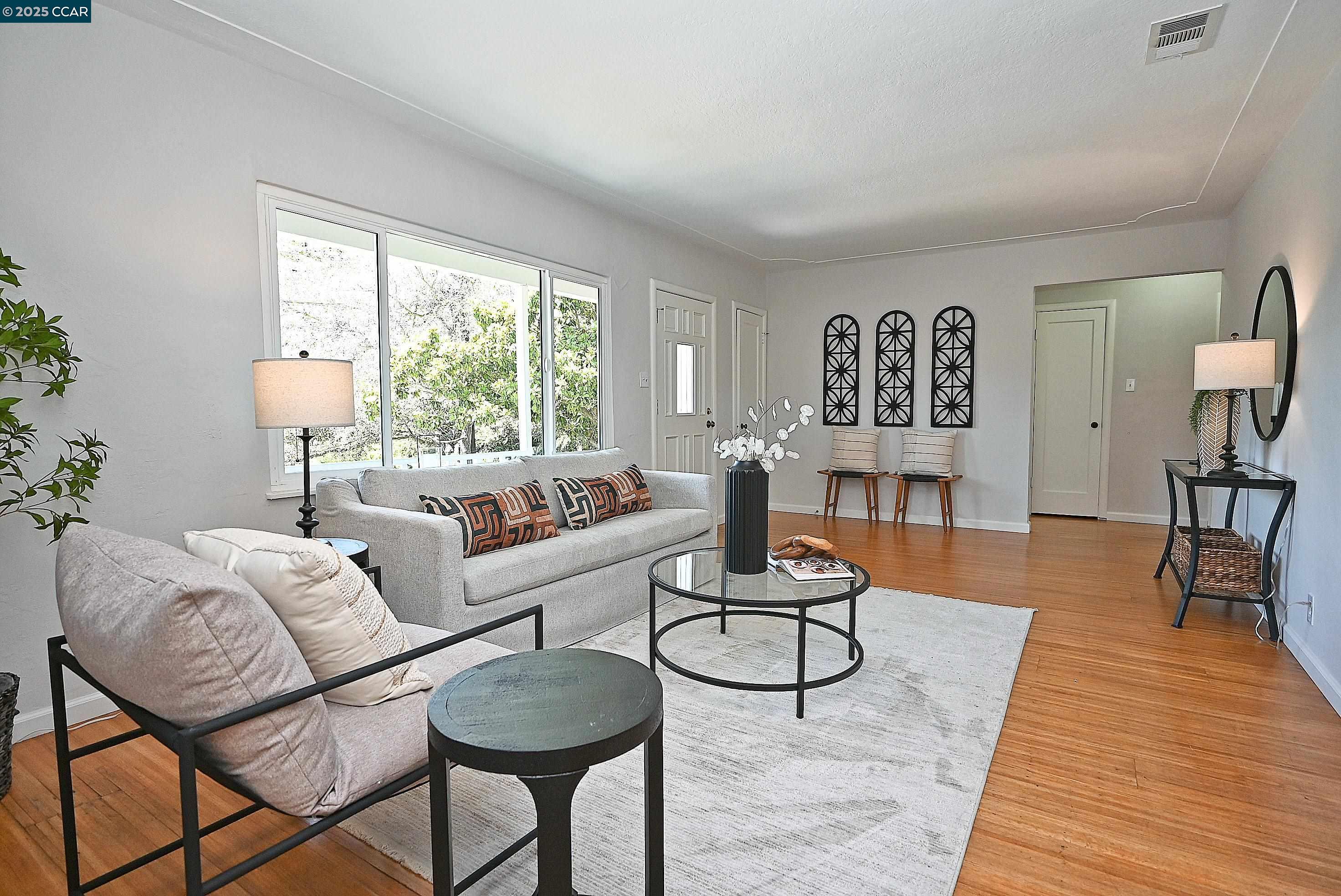 10 Westminster Place, Lafayette, California 94549, 4 Bedrooms Bedrooms, 8 Rooms Rooms,2 BathroomsBathrooms,Residential,For Sale,10 Westminster Place,41105333