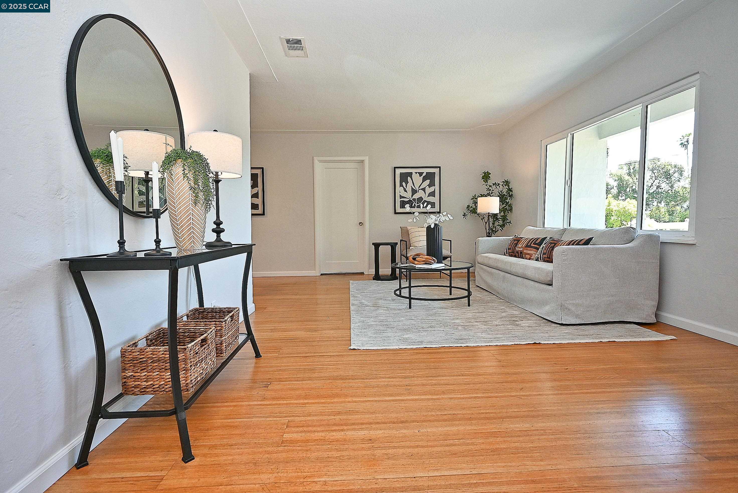 10 Westminster Place, Lafayette, California 94549, 4 Bedrooms Bedrooms, 8 Rooms Rooms,2 BathroomsBathrooms,Residential,For Sale,10 Westminster Place,41105333