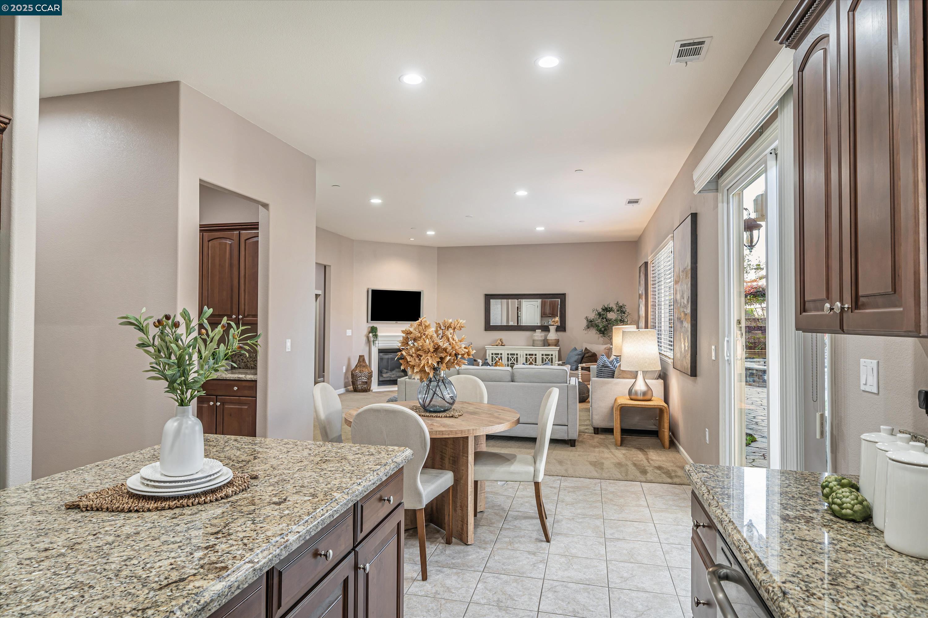 Detail Gallery Image 13 of 39 For 6432 Laurel Creek Pl, Livermore,  CA 94551 - 4 Beds | 3 Baths