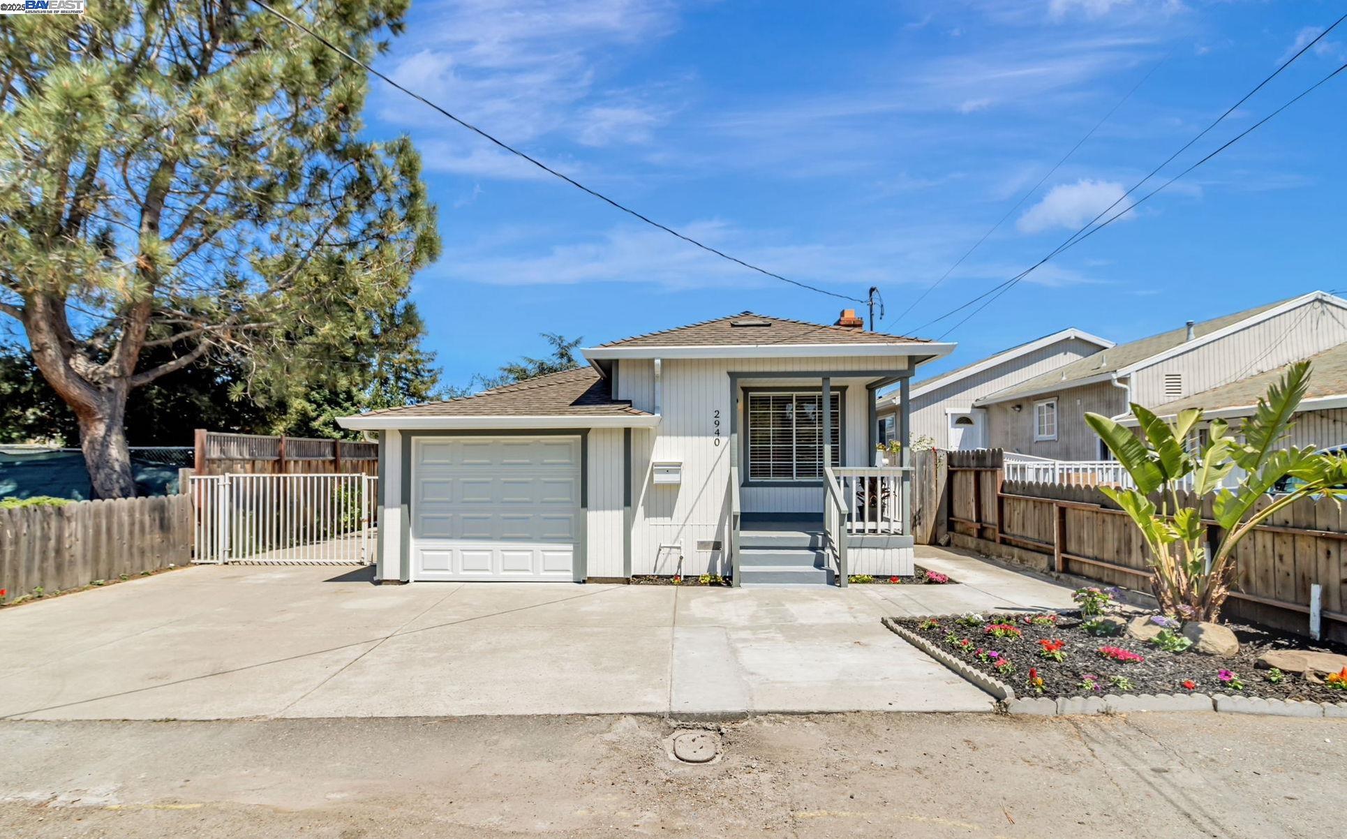 Detail Gallery Image 1 of 52 For 2940 Somerset Ave, Castro Valley,  CA 94546 - 4 Beds | 2 Baths