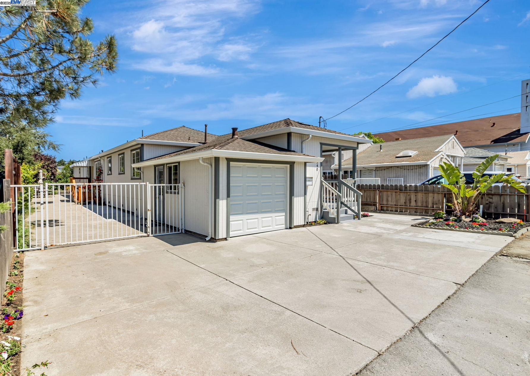 Detail Gallery Image 2 of 52 For 2940 Somerset Ave, Castro Valley,  CA 94546 - 4 Beds | 2 Baths