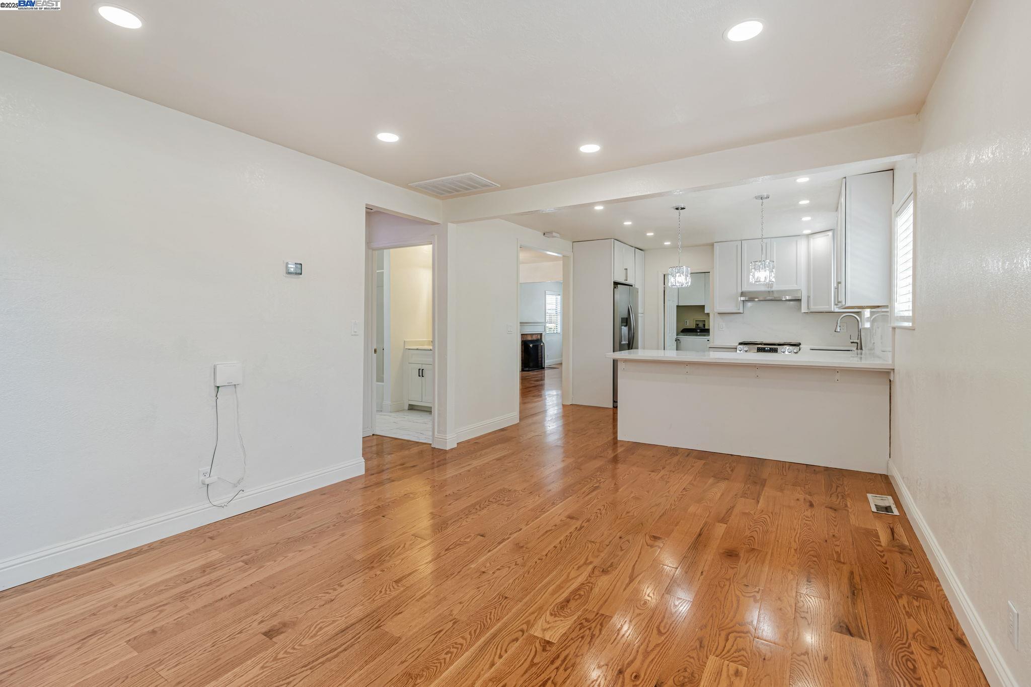 Detail Gallery Image 13 of 52 For 2940 Somerset Ave, Castro Valley,  CA 94546 - 4 Beds | 2 Baths