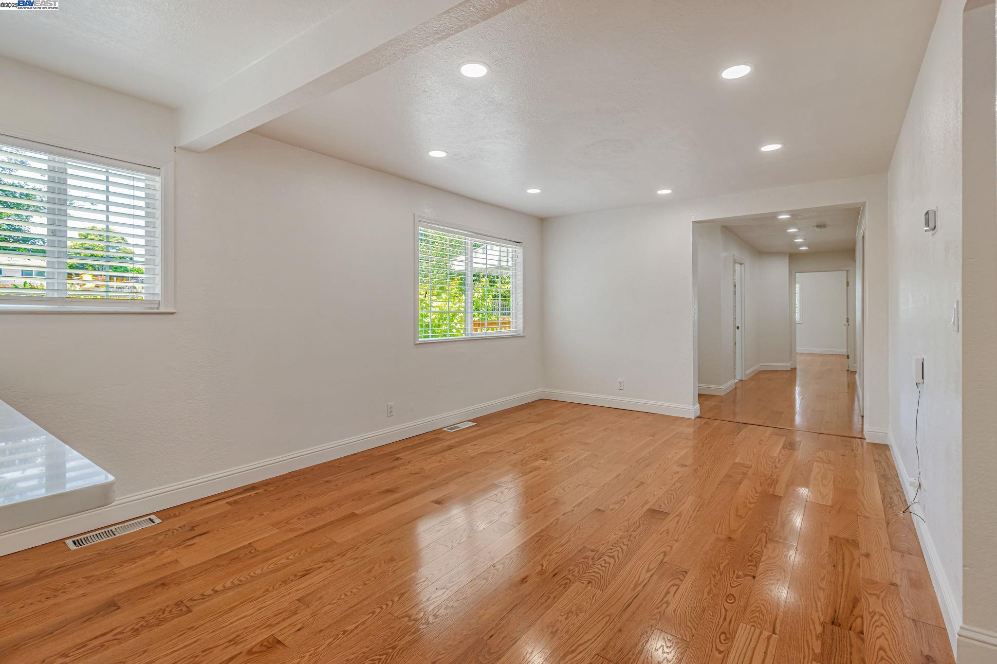 Detail Gallery Image 13 of 36 For 2940 Somerset Ave, Castro Valley,  CA 94546 - 4 Beds | 2 Baths