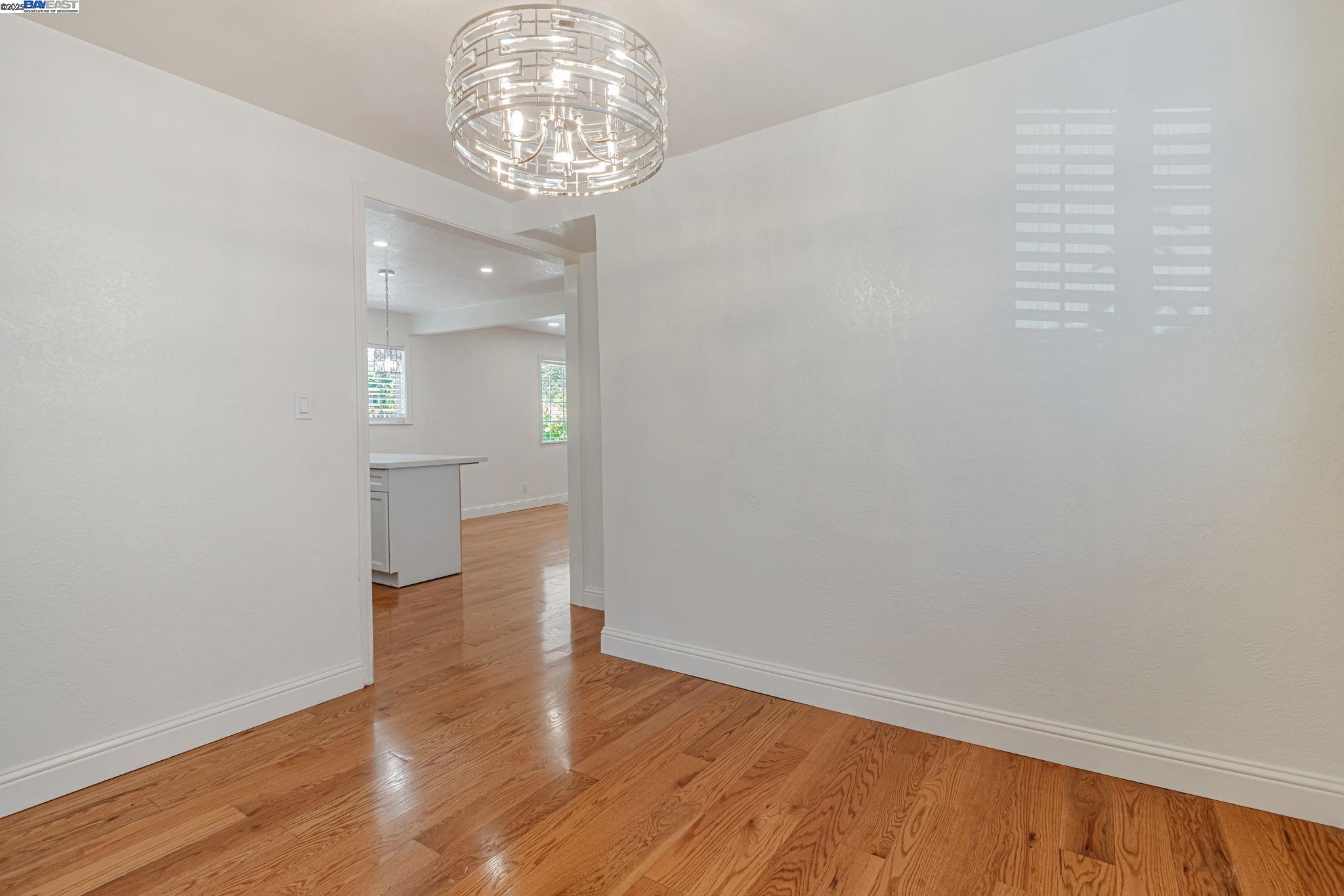 Detail Gallery Image 21 of 52 For 2940 Somerset Ave, Castro Valley,  CA 94546 - 4 Beds | 2 Baths