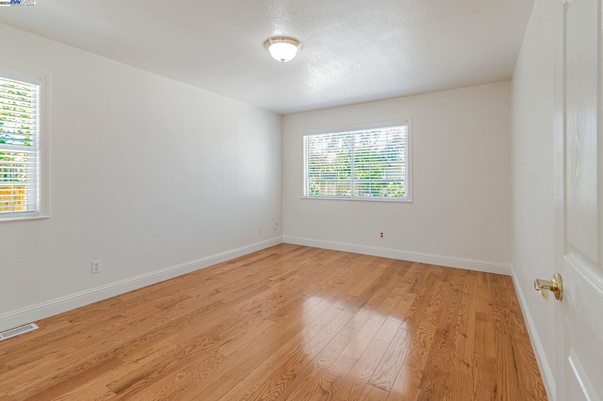 Detail Gallery Image 26 of 52 For 2940 Somerset Ave, Castro Valley,  CA 94546 - 4 Beds | 2 Baths
