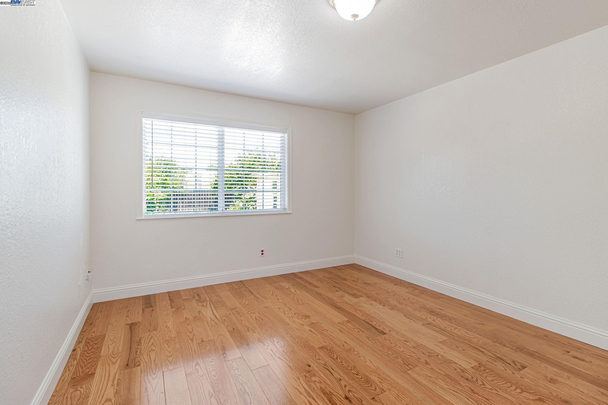 Detail Gallery Image 29 of 52 For 2940 Somerset Ave, Castro Valley,  CA 94546 - 4 Beds | 2 Baths