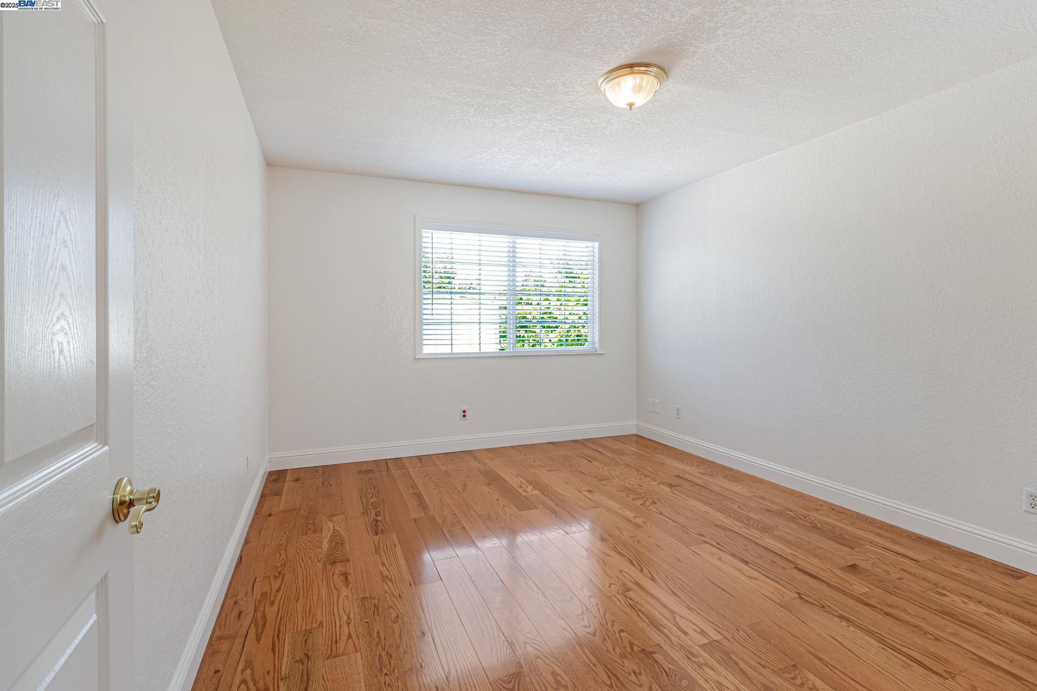 Detail Gallery Image 30 of 52 For 2940 Somerset Ave, Castro Valley,  CA 94546 - 4 Beds | 2 Baths